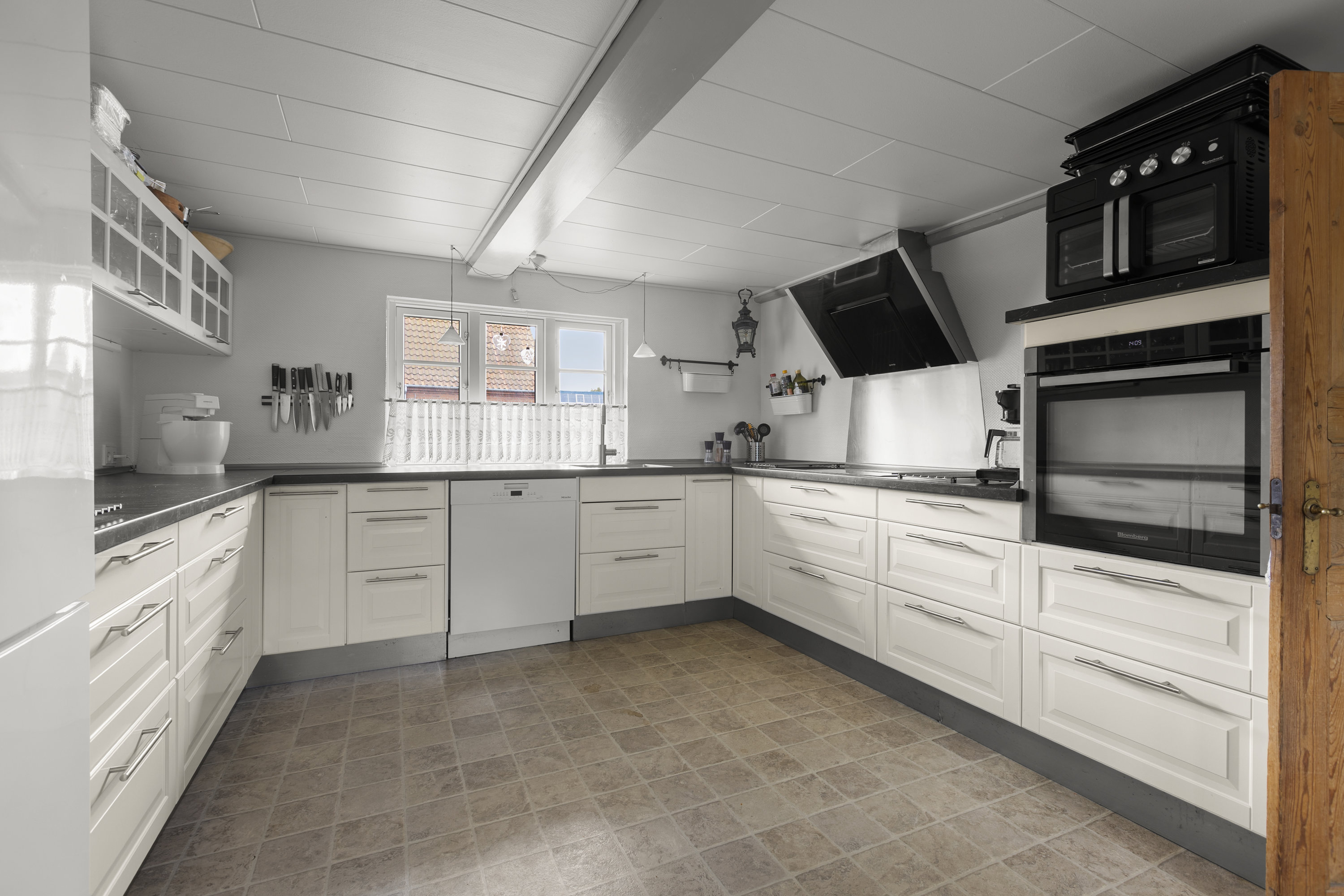 Fremhævet køkken billede i fuldskærmstilstand. Billede af Melbygade 8, 4400 Kalundborg