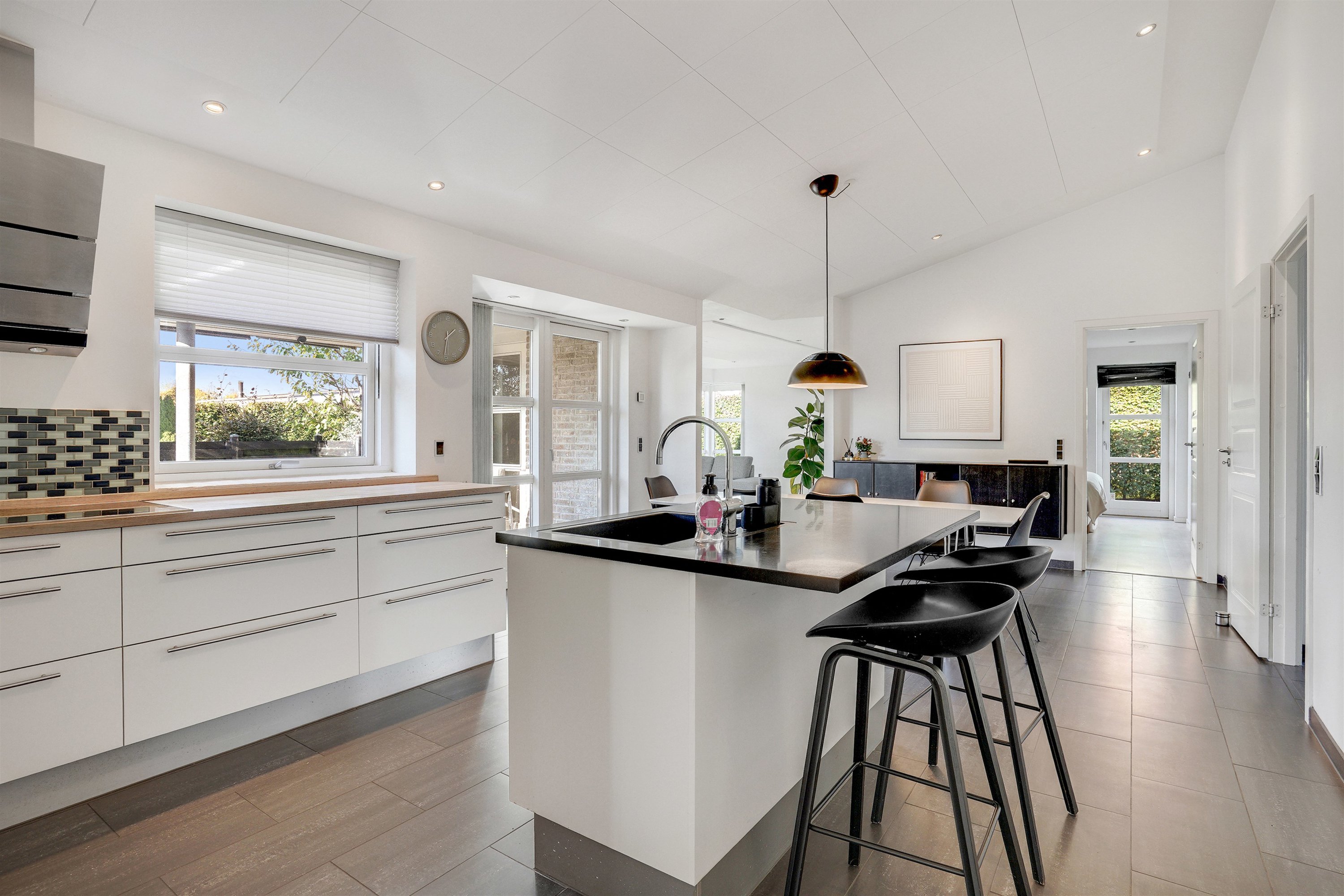 Fremhævet køkken billede i fuldskærmstilstand. Billede af Lillevang 117, 7190 Billund