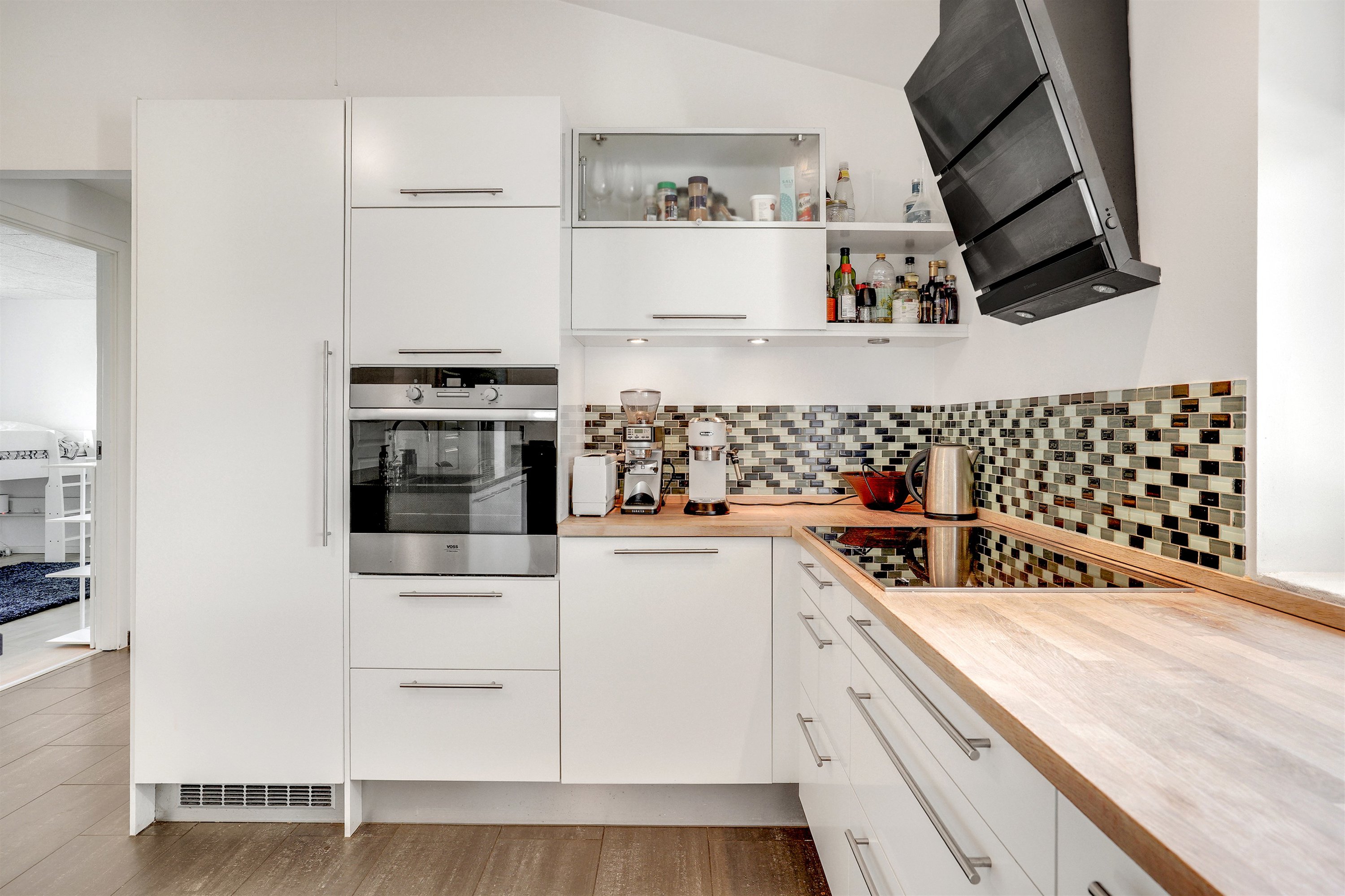 Fremhævet køkken billede i fuldskærmstilstand. Billede af Lillevang 117, 7190 Billund