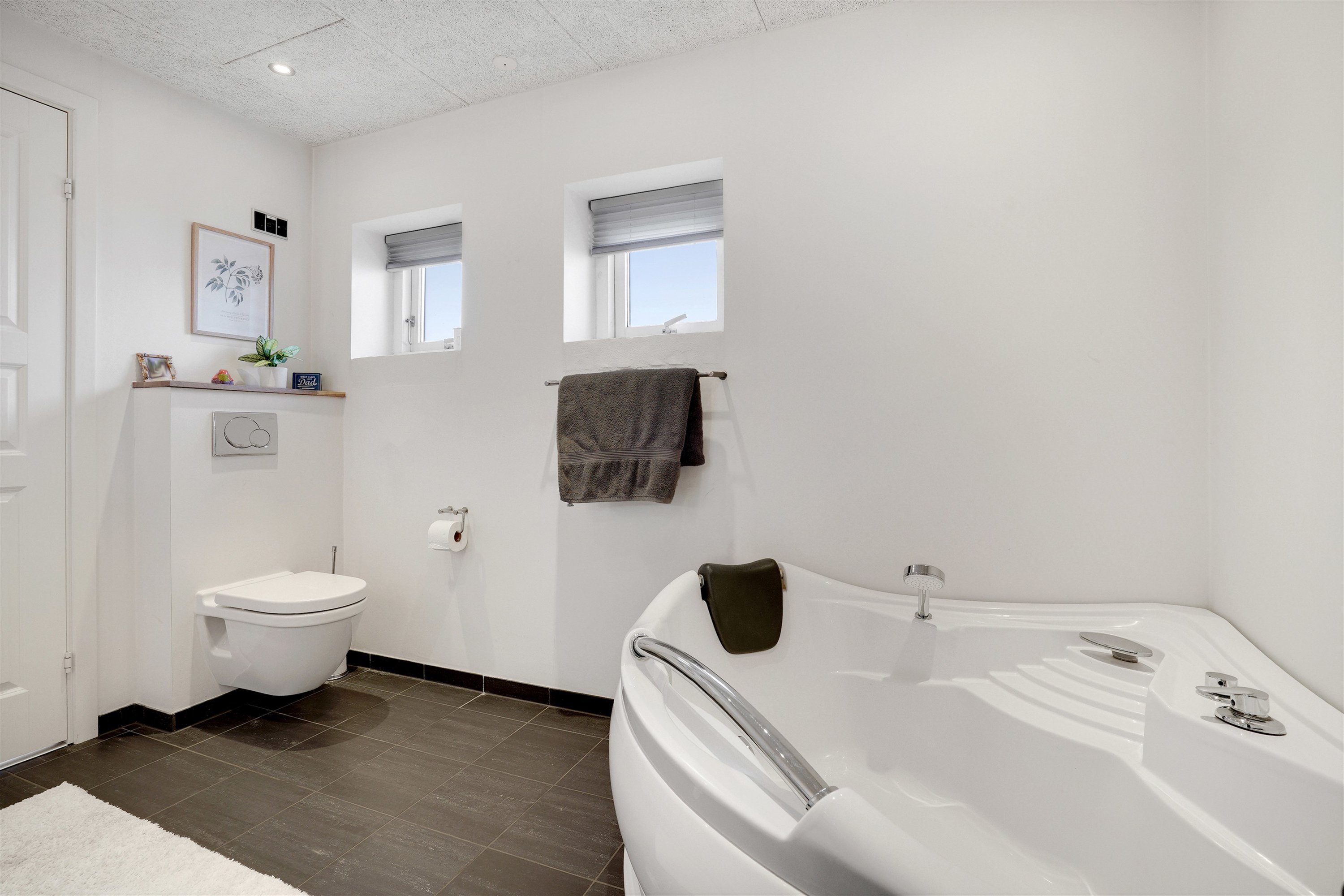 Fremhævet badeværelse billede i fuldskærmstilstand. Billede af Lillevang 117, 7190 Billund