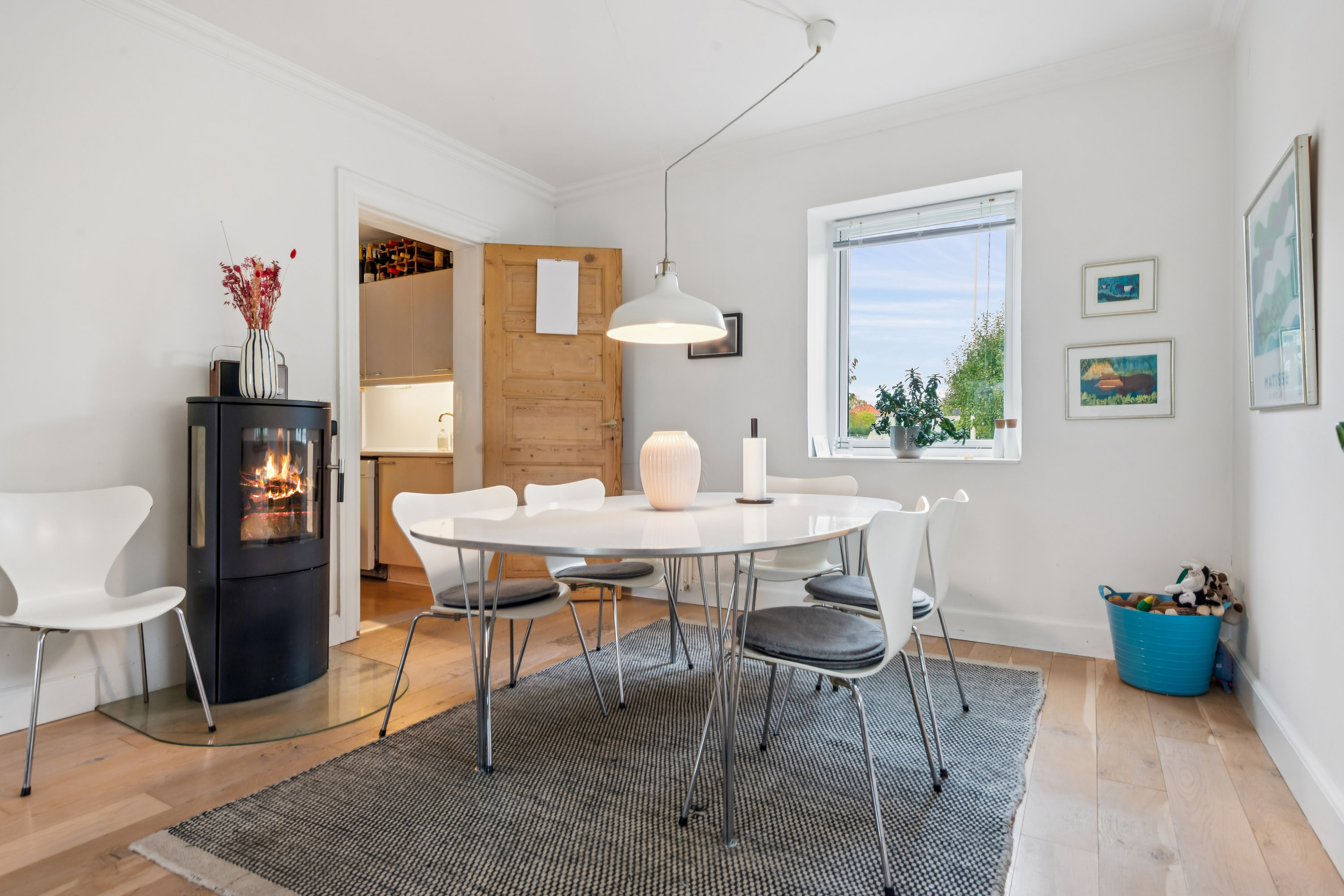 Fremhævet stue billede i fuldskærmstilstand. Billede af Brovænget 18, 2700 Brønshøj