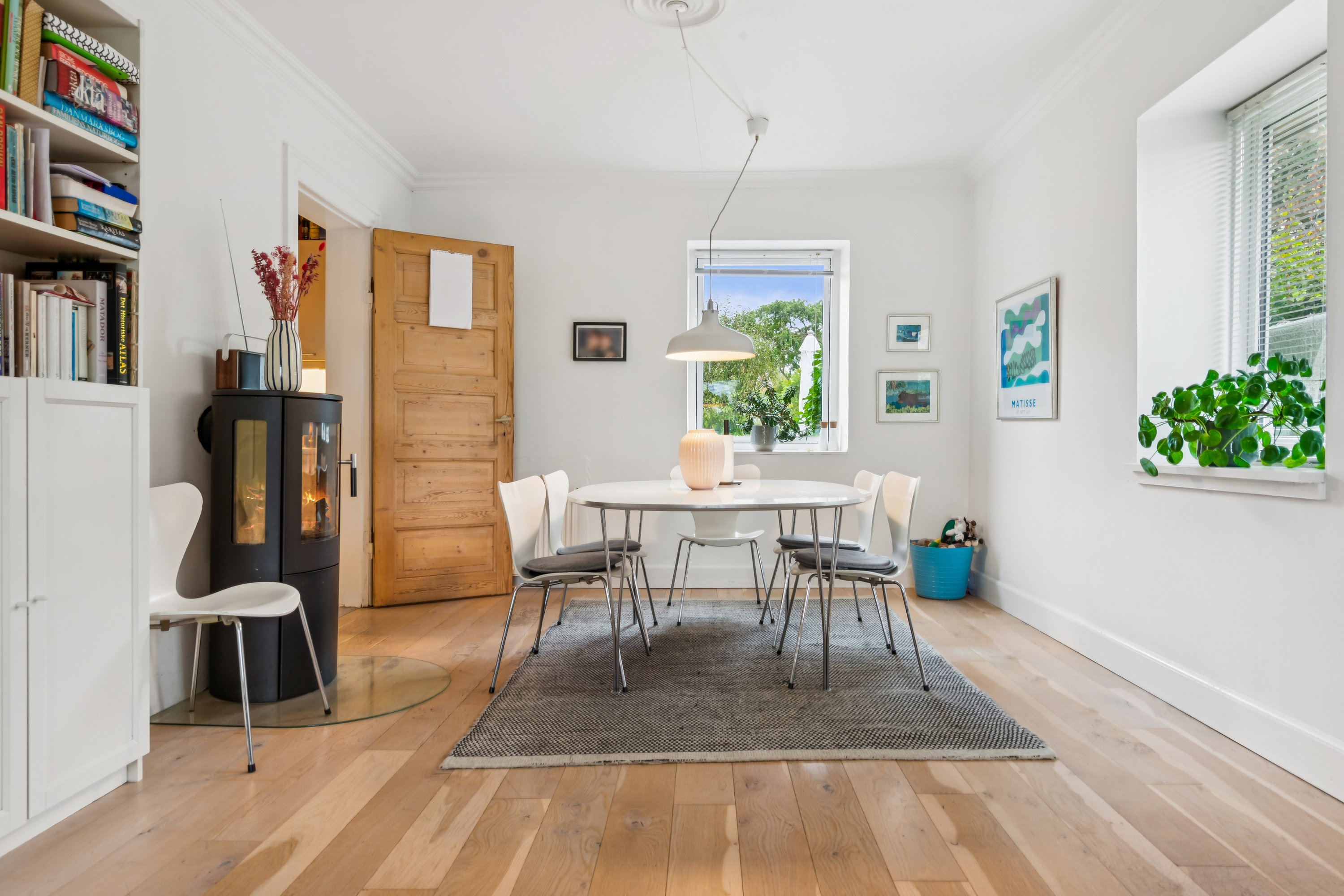 Fremhævet stue billede i fuldskærmstilstand. Billede af Brovænget 18, 2700 Brønshøj