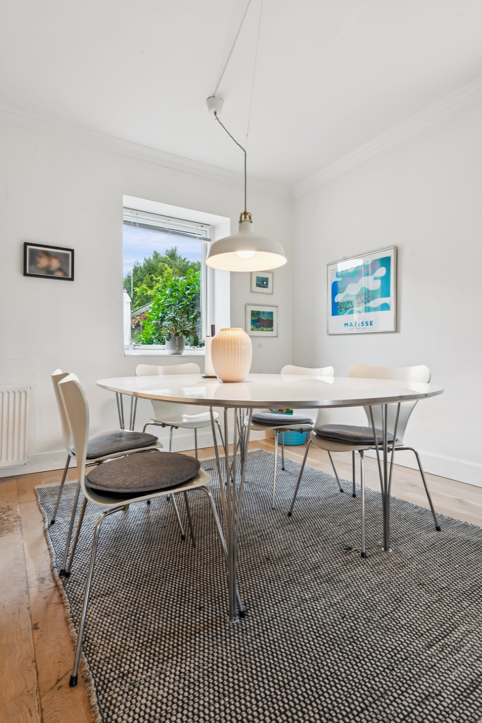 Fremhævet stue billede i fuldskærmstilstand. Billede af Brovænget 18, 2700 Brønshøj