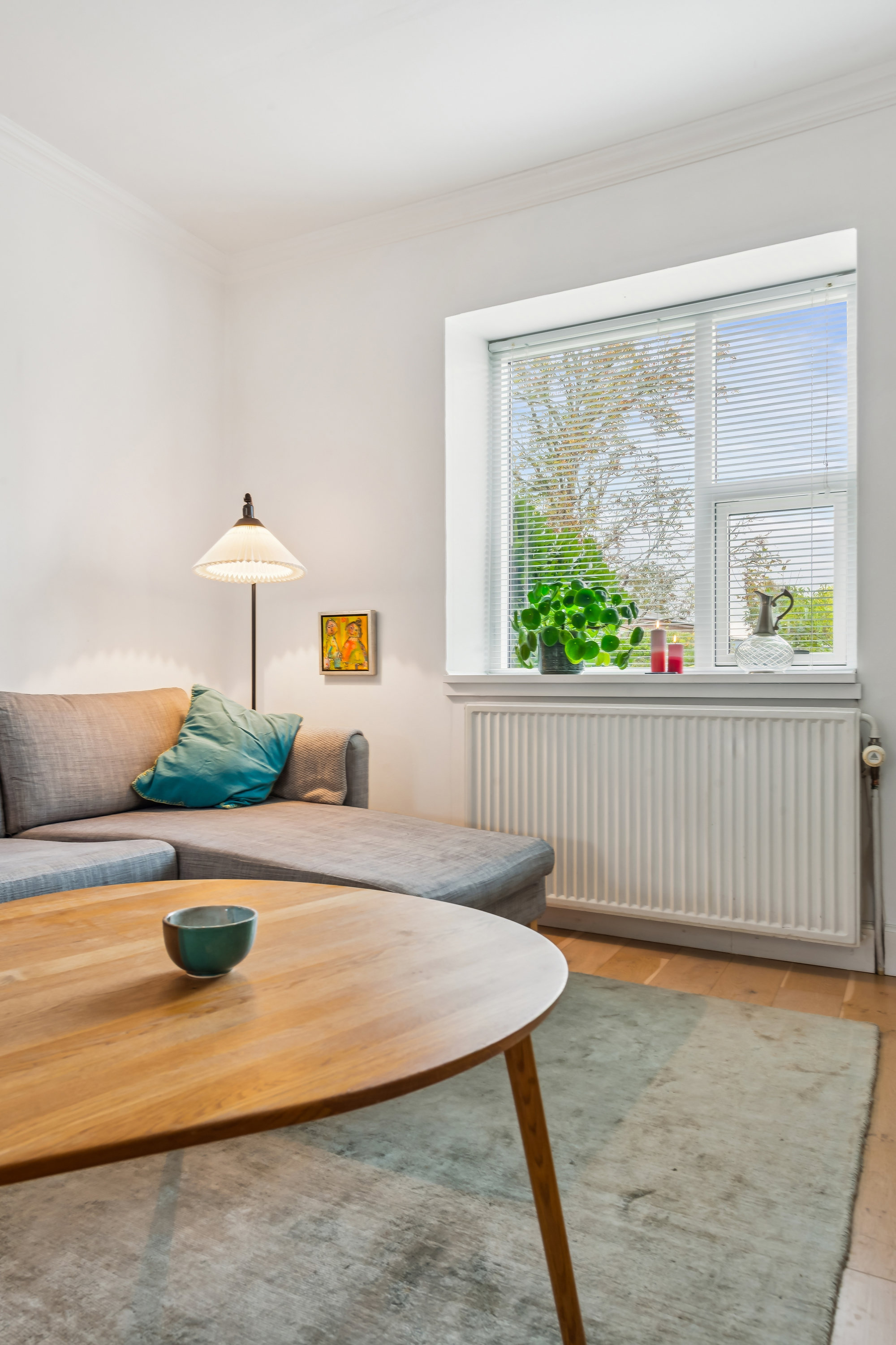 Fremhævet stue billede i fuldskærmstilstand. Billede af Brovænget 18, 2700 Brønshøj