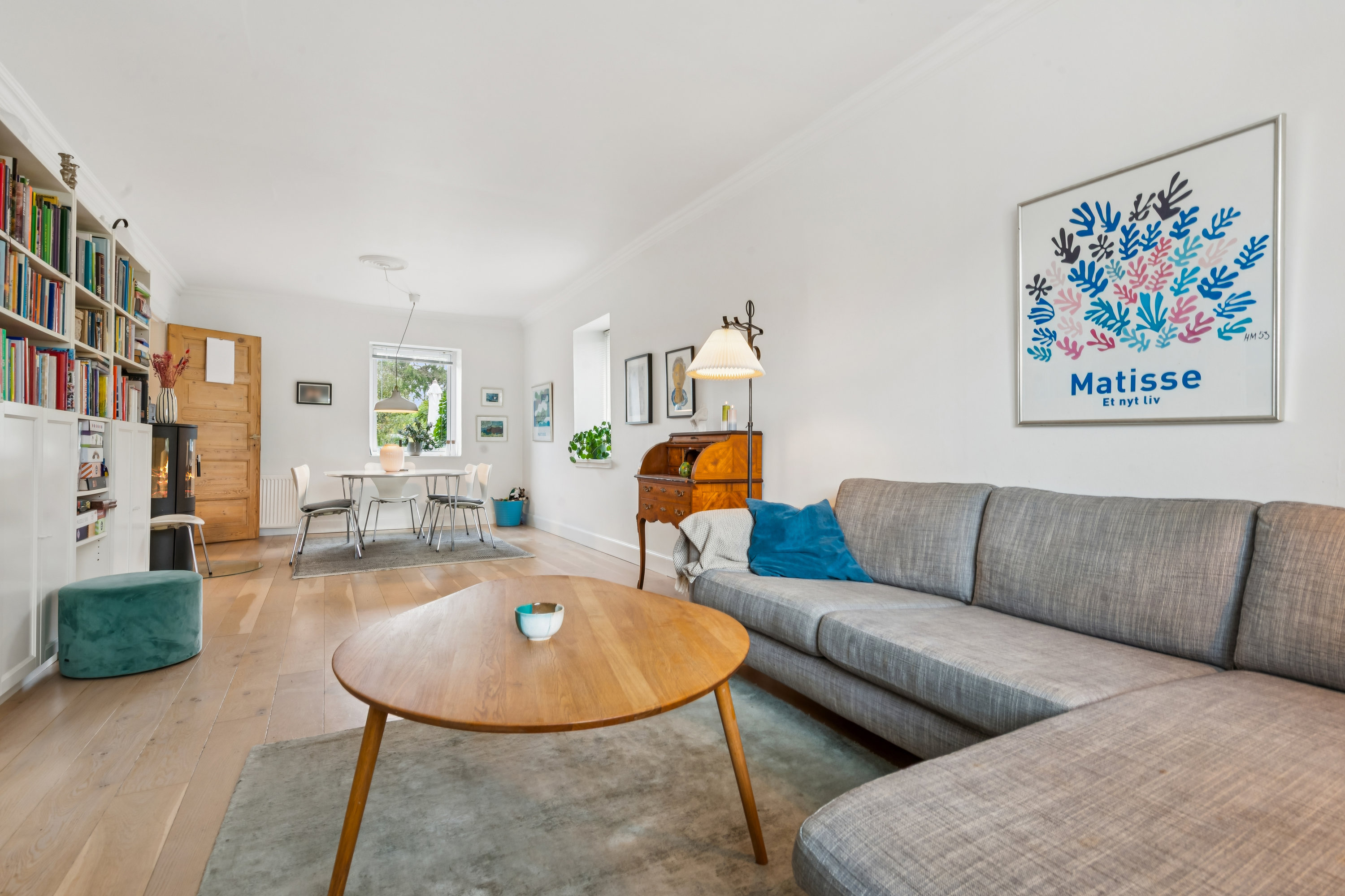 Fremhævet stue billede i fuldskærmstilstand. Billede af Brovænget 18, 2700 Brønshøj