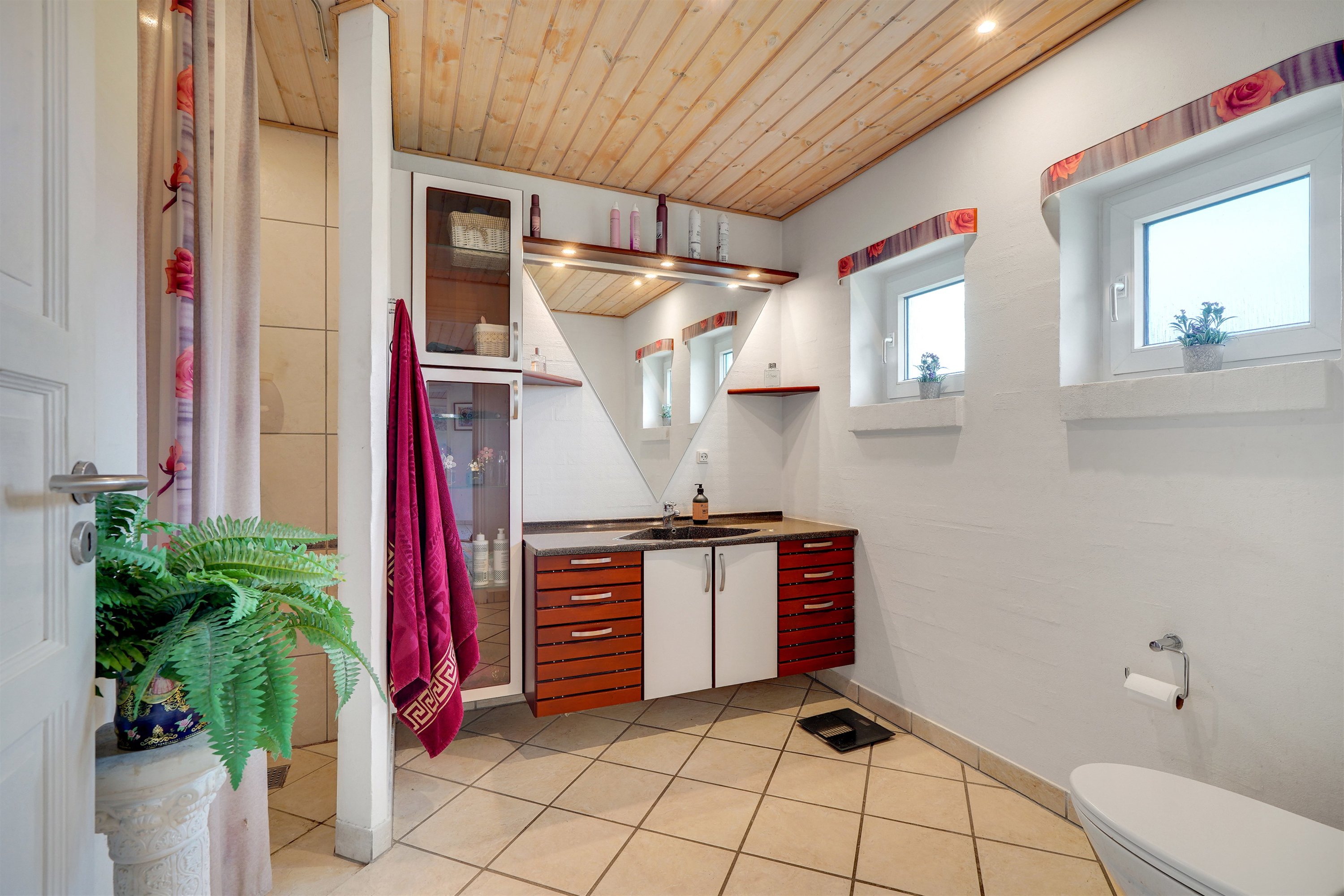 Fremhævet badeværelse billede i fuldskærmstilstand. Billede af Engsøparken 103, 7200 Grindsted