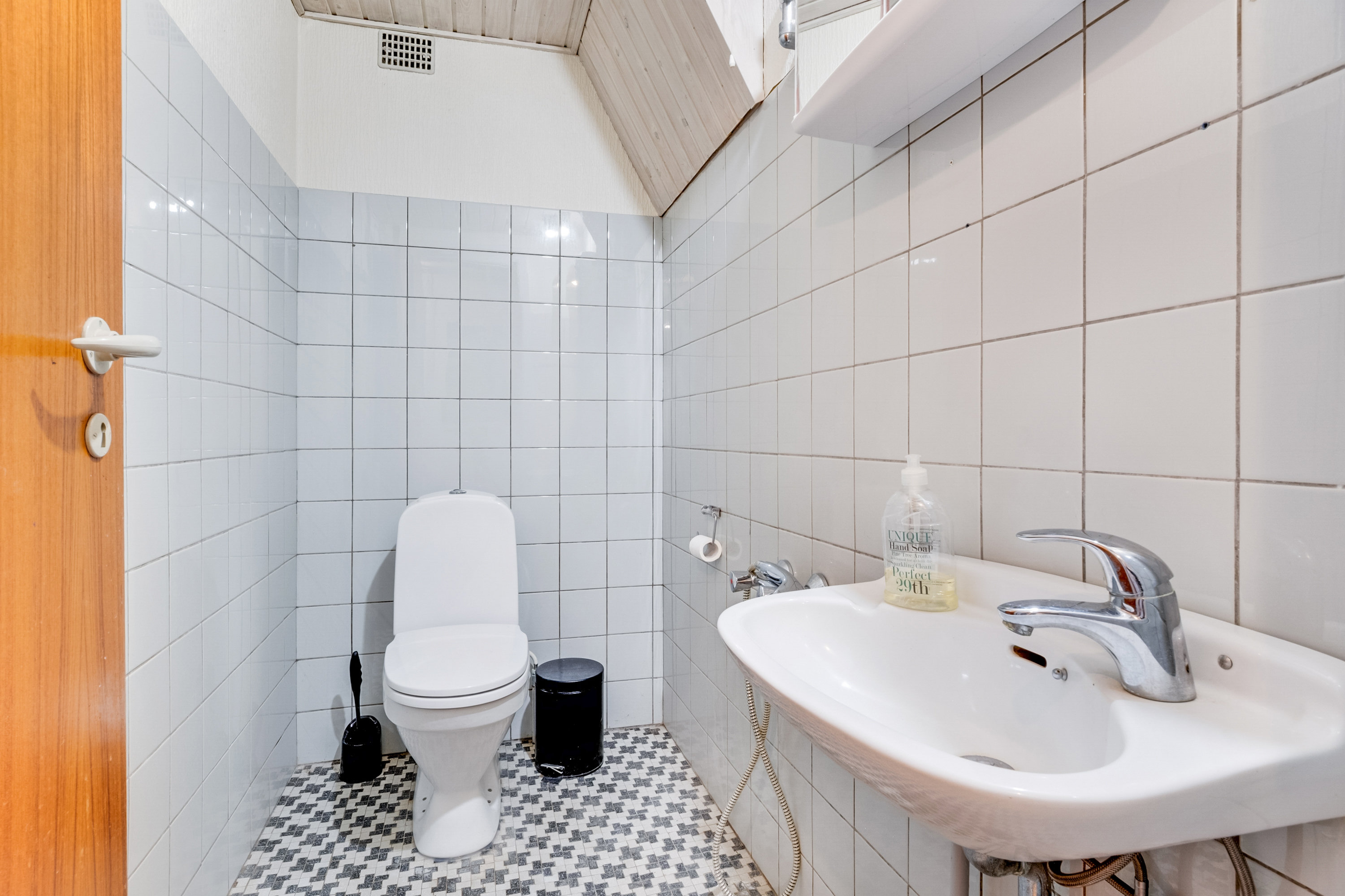 Fremhævet badeværelse billede i fuldskærmstilstand. Billede af Bellingehøjen 15, Bellinge, 5250 Odense SV