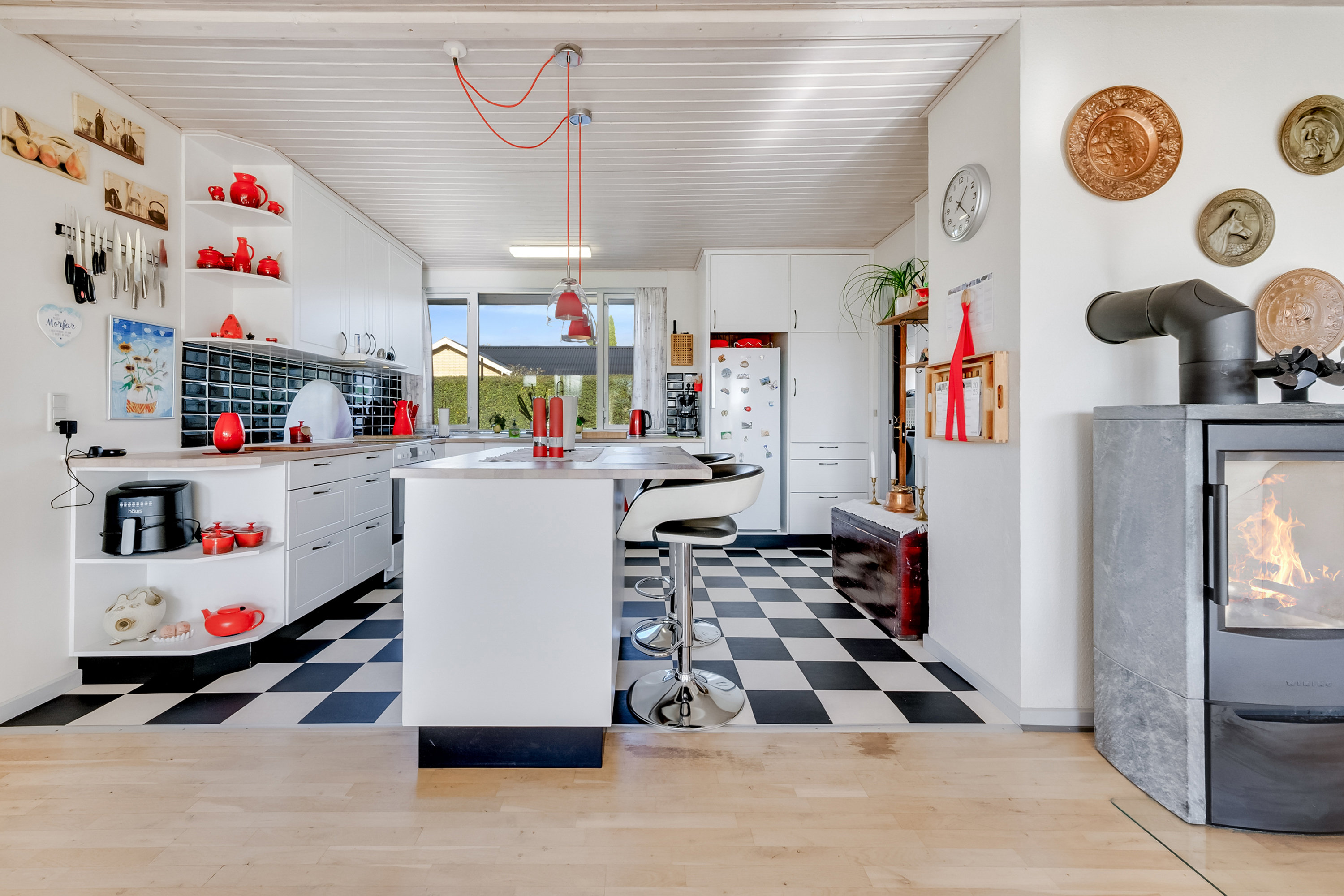 Fremhævet køkken billede i fuldskærmstilstand. Billede af Møllebakken 2, Allested, 5672 Broby