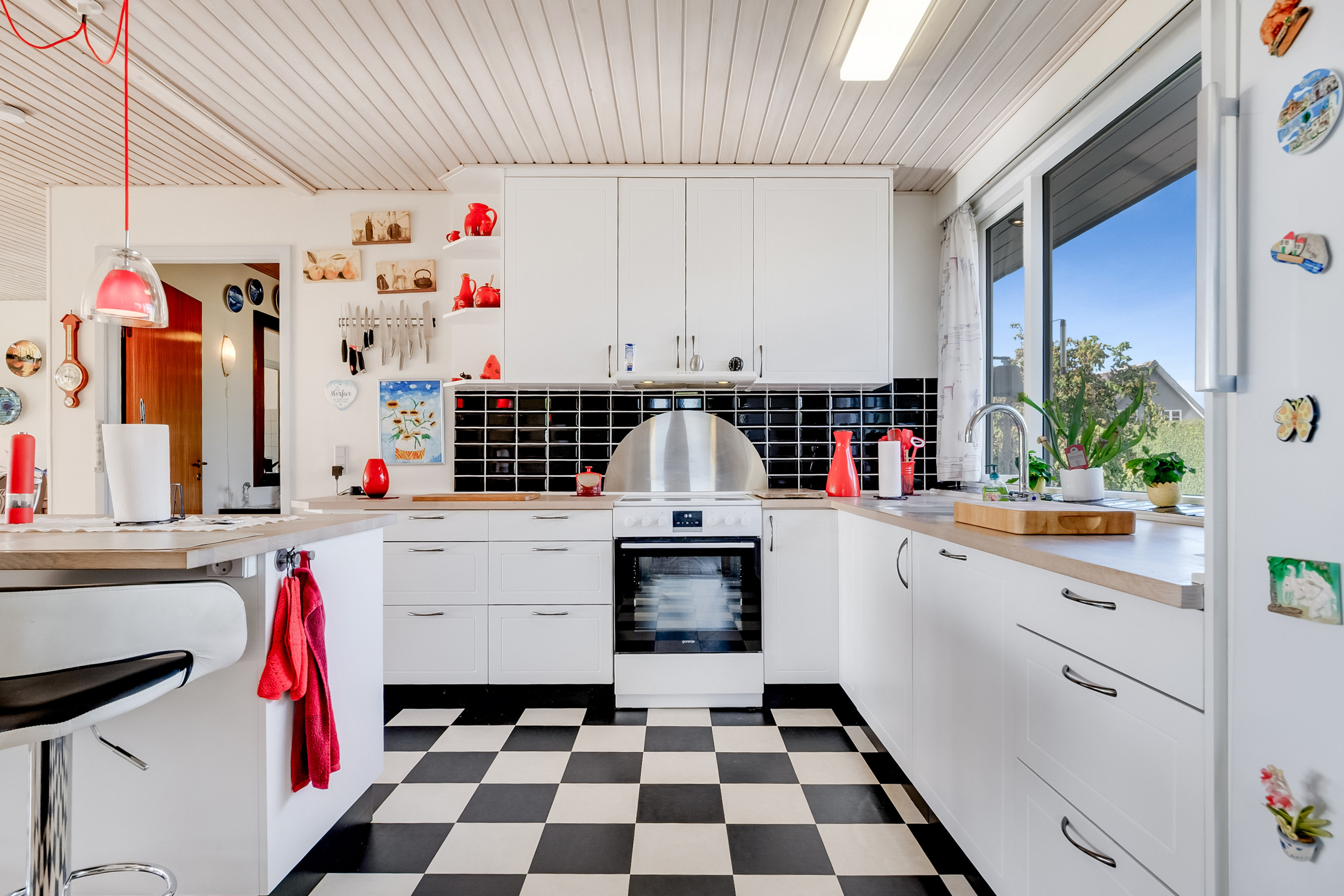 Fremhævet køkken billede i fuldskærmstilstand. Billede af Møllebakken 2, Allested, 5672 Broby