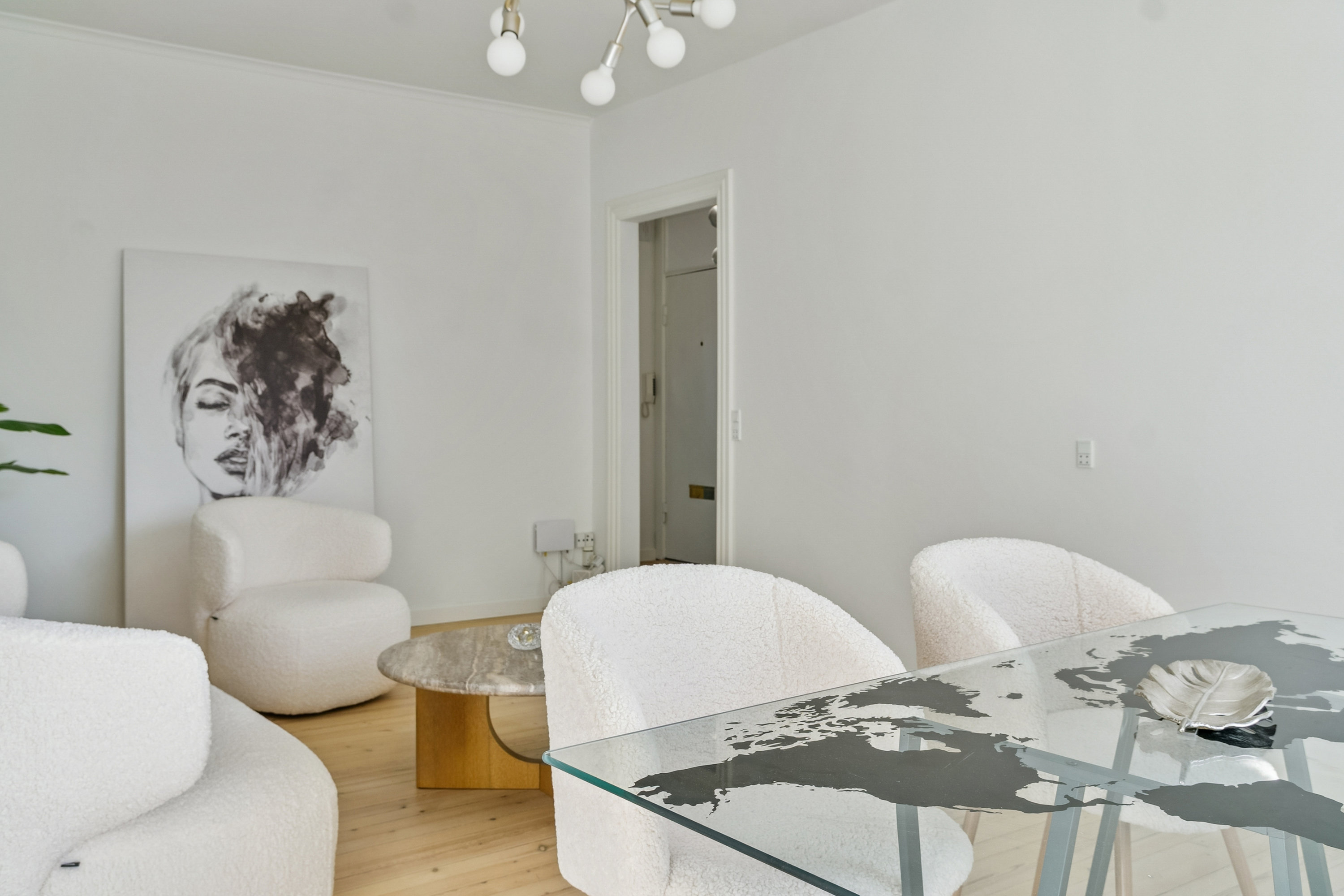 Fremhævet stue billede i fuldskærmstilstand. Billede af Blidahpark 7, 1. th., 2900 Hellerup