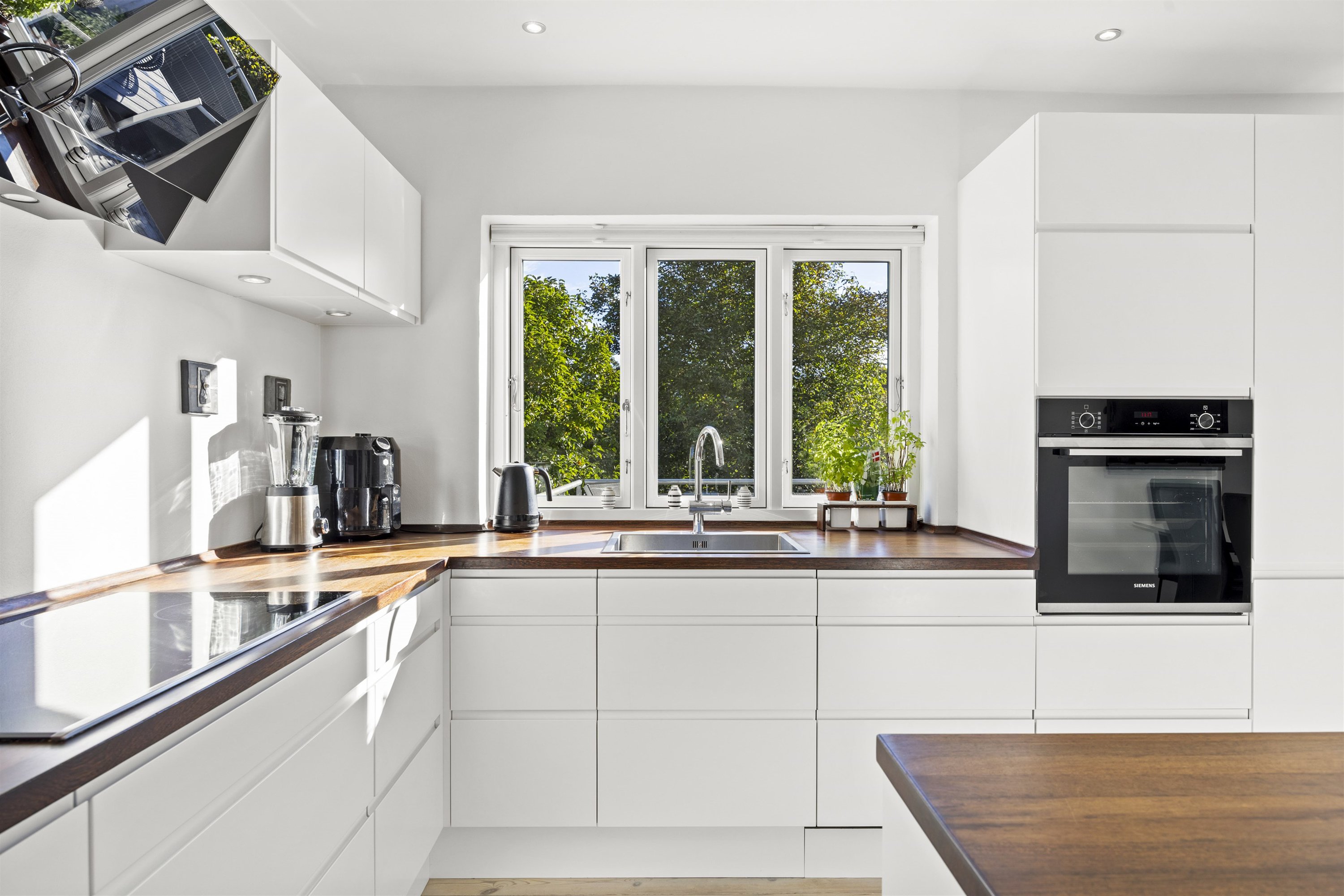 Fremhævet køkken billede i fuldskærmstilstand. Billede af Galschiøtsvej 15, 3000 Helsingør