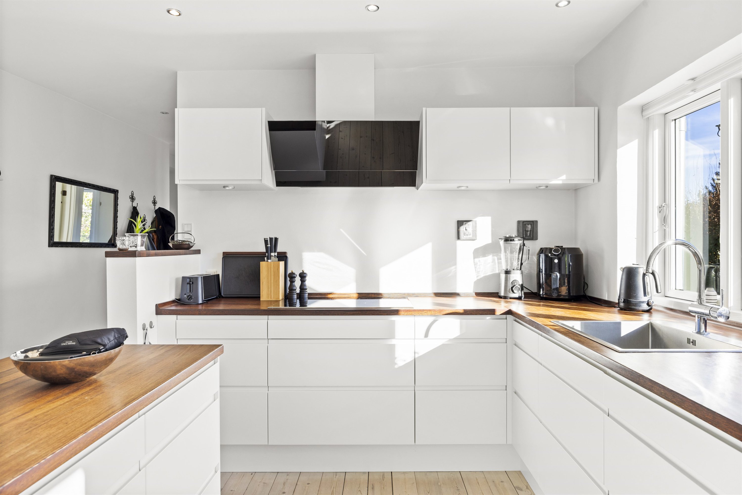 Fremhævet køkken billede i fuldskærmstilstand. Billede af Galschiøtsvej 15, 3000 Helsingør