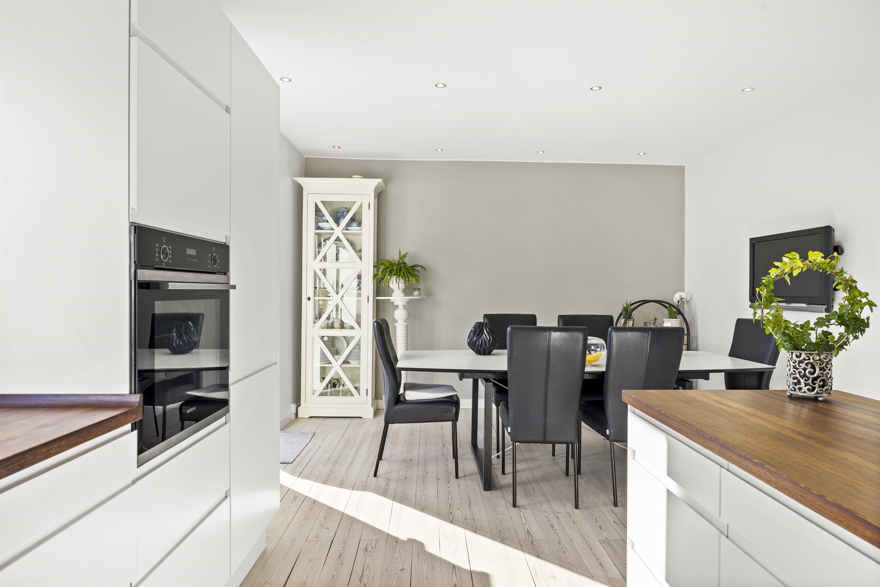 Fremhævet køkken billede i fuldskærmstilstand. Billede af Galschiøtsvej 15, 3000 Helsingør