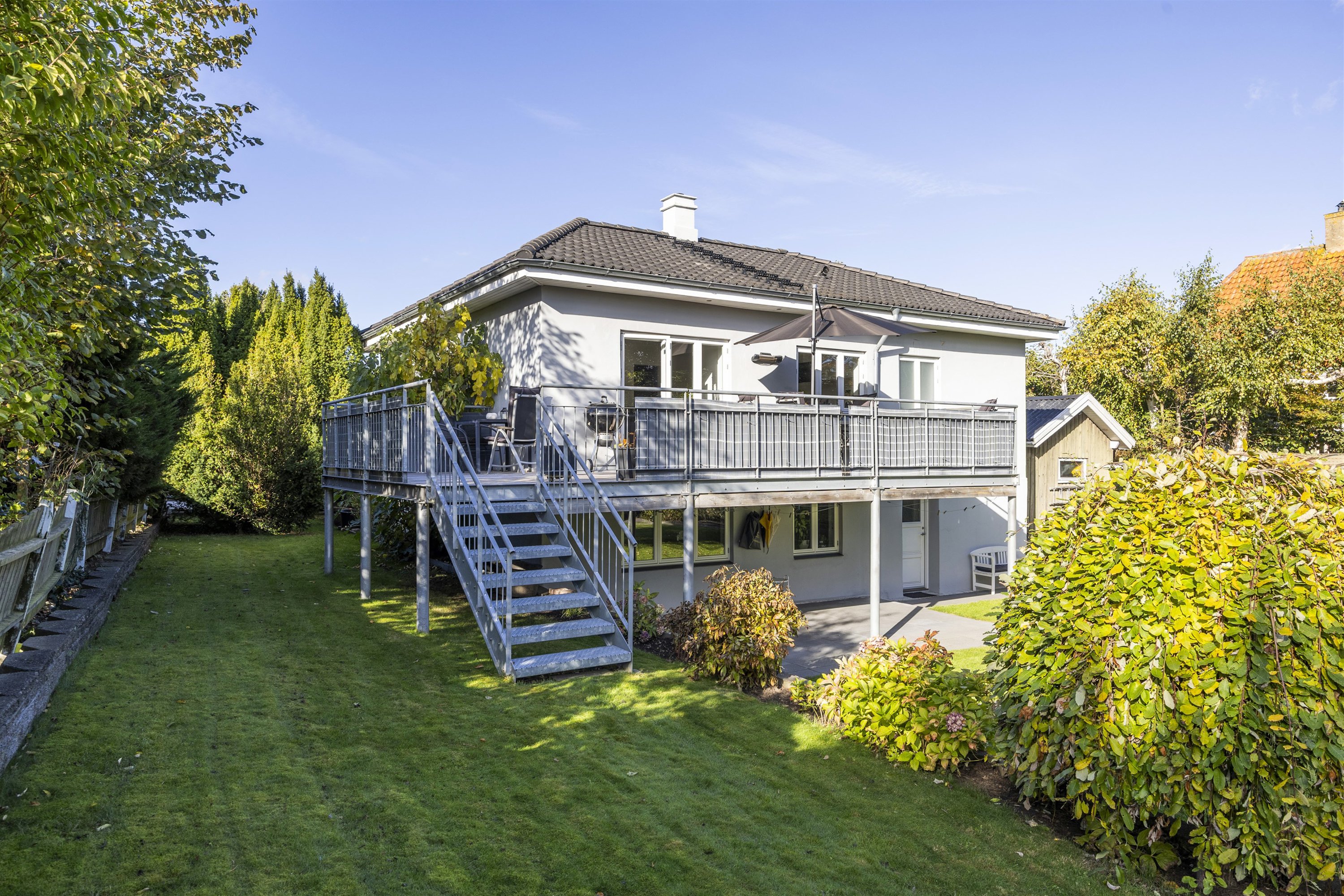 Fremhævet set fra haven billede i fuldskærmstilstand. Billede af Galschiøtsvej 15, 3000 Helsingør