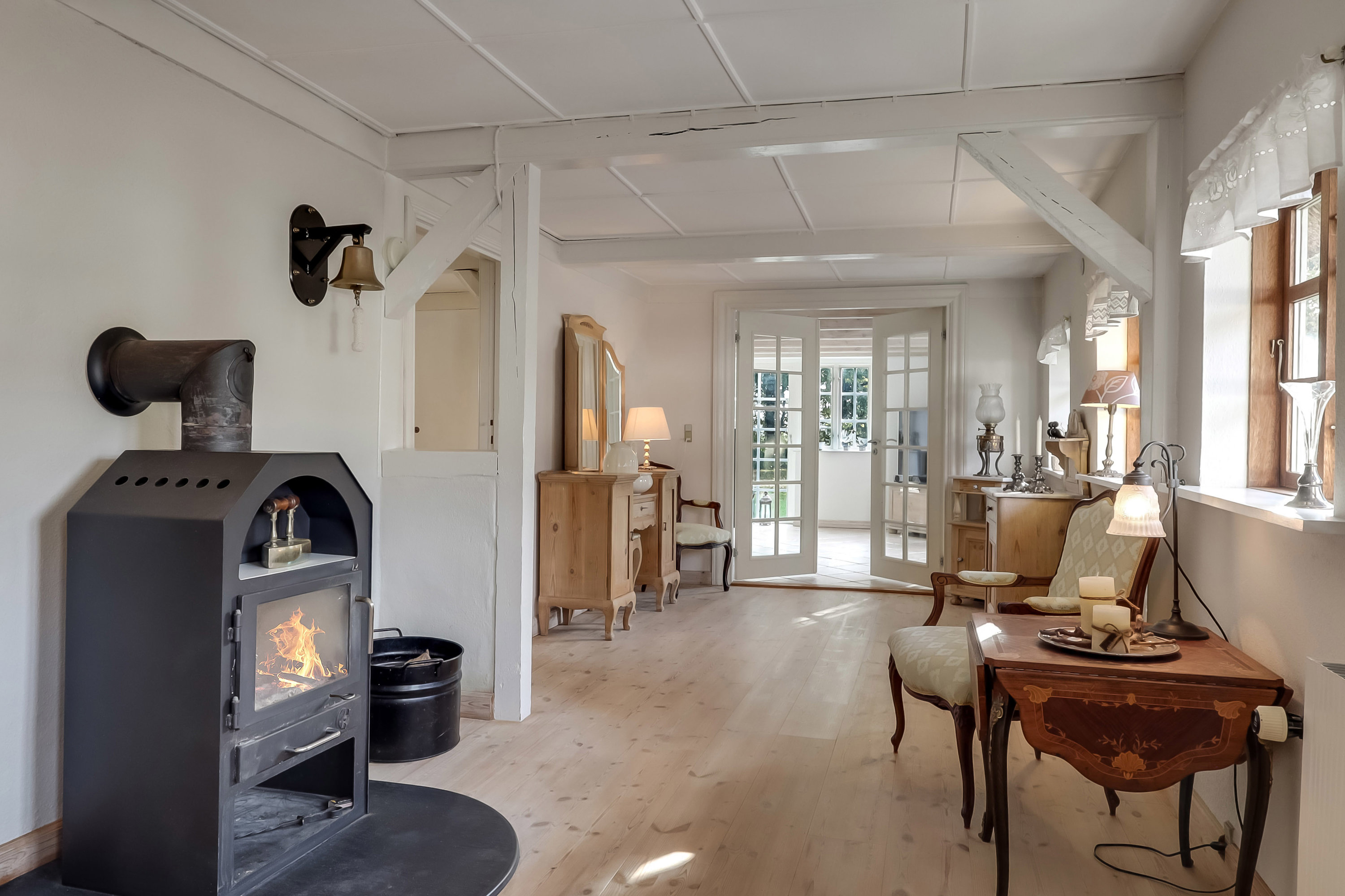 Fremhævet stue billede i fuldskærmstilstand. Billede af Udflyttervej 9, Tåsinge, 5700 Svendborg