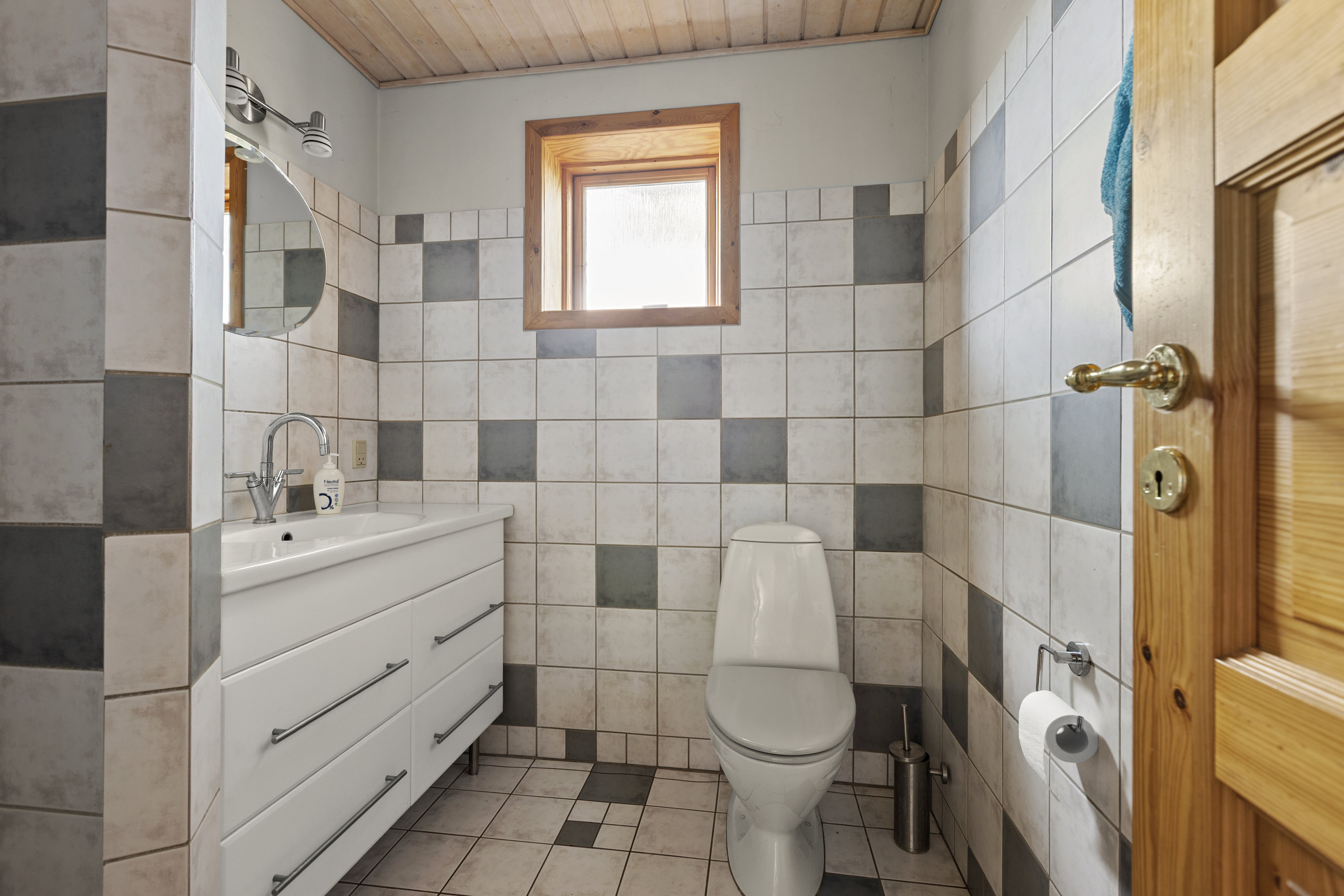 Fremhævet badeværelse billede i fuldskærmstilstand. Billede af Humlevænget 10, Sæby, 4070 Kirke Hyllinge