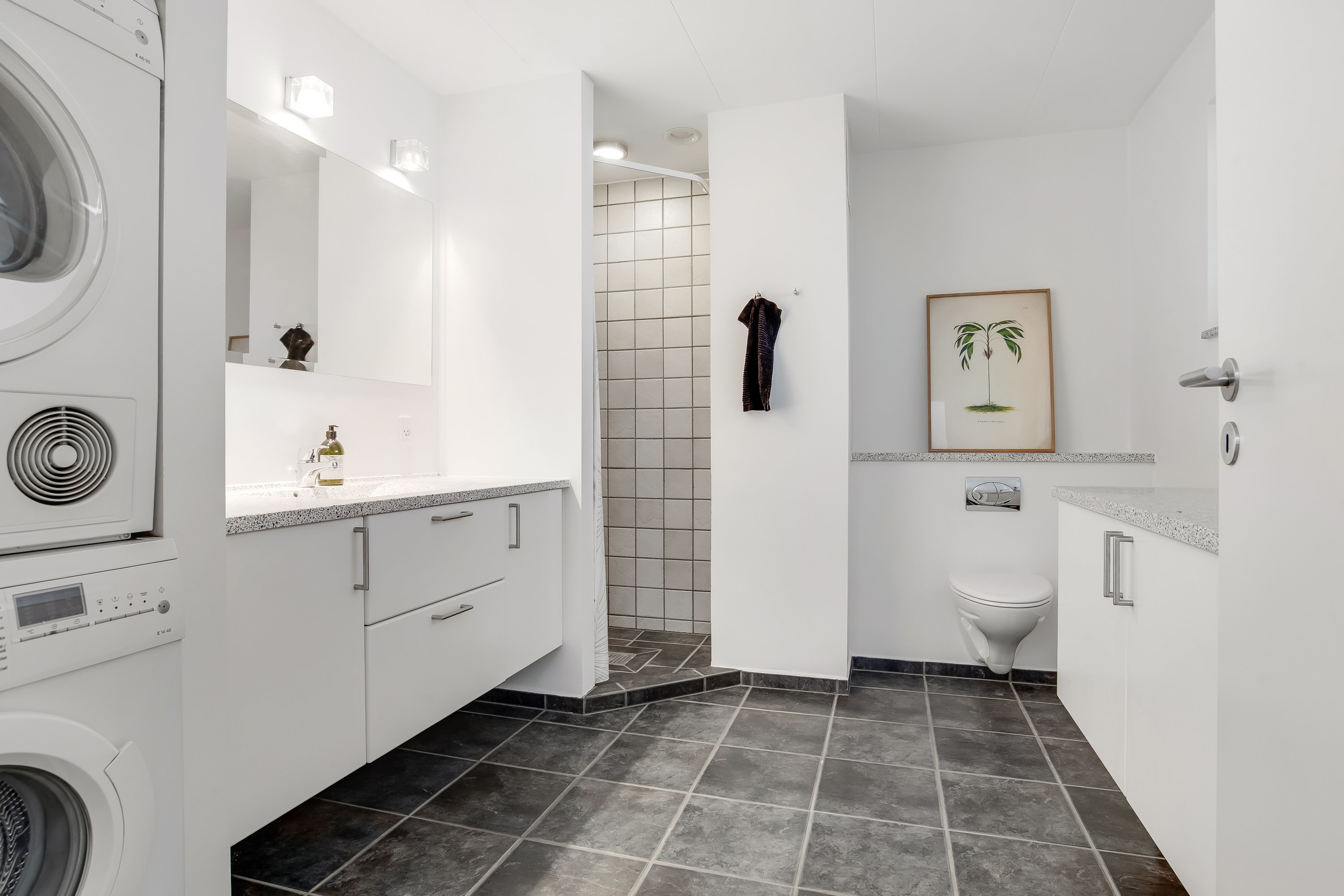 Fremhævet badeværelse billede i fuldskærmstilstand. Billede af Skolegade 37C, 7500 Holstebro