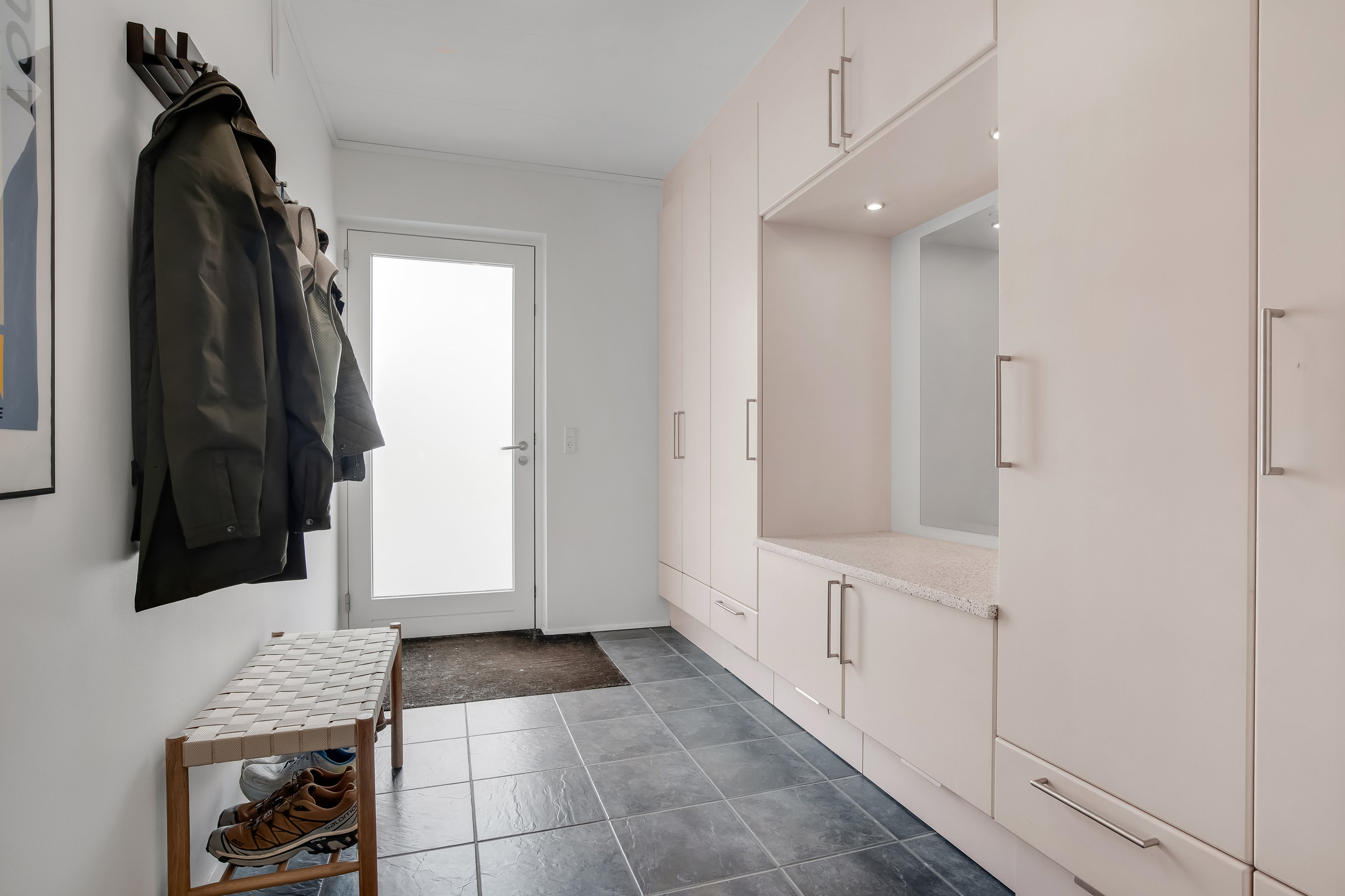 Fremhævet entré billede i fuldskærmstilstand. Billede af Skolegade 37C, 7500 Holstebro