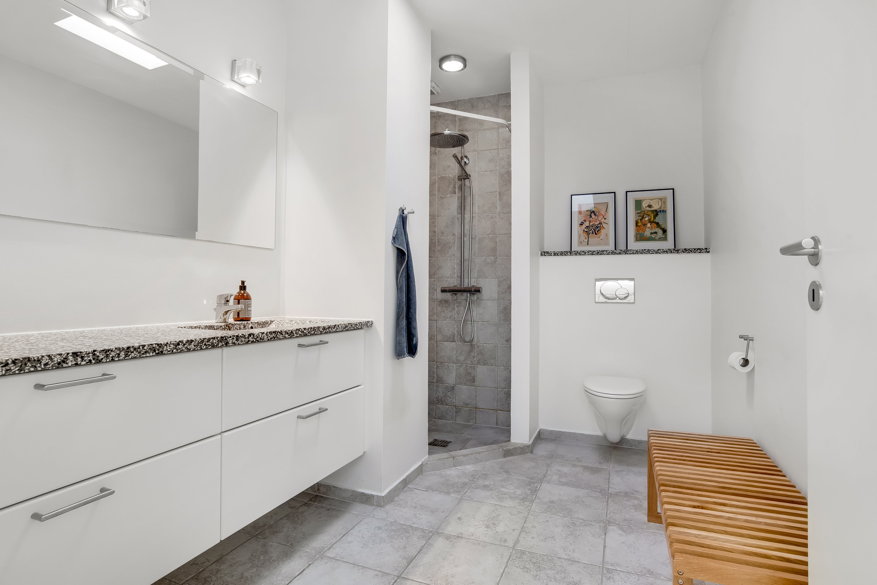 Fremhævet badeværelse billede i fuldskærmstilstand. Billede af Skolegade 37C, 7500 Holstebro