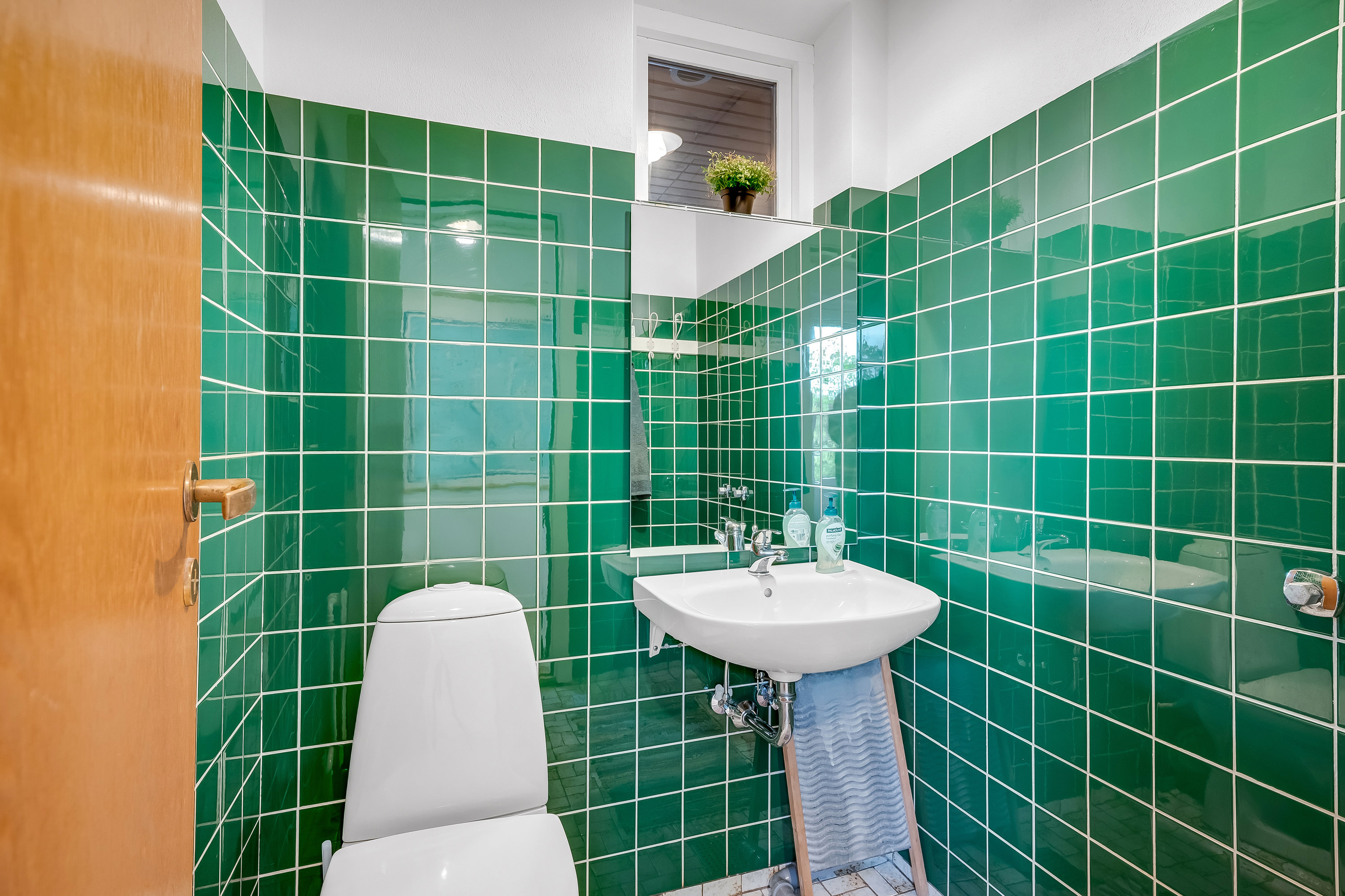 Fremhævet toilet billede i fuldskærmstilstand. Billede af Elmevænget 3, Tvis, 7500 Holstebro