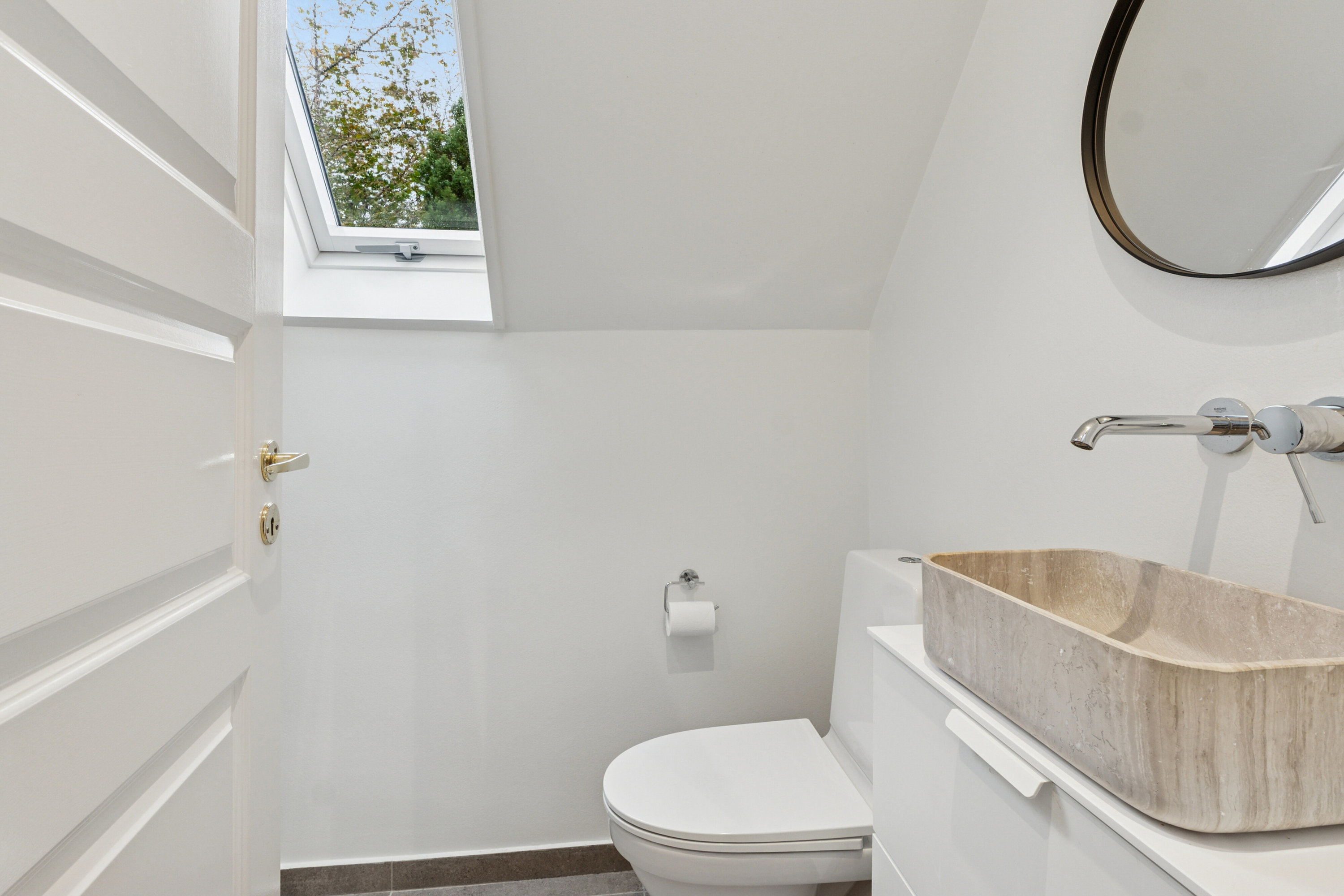 Fremhævet badeværelse billede i fuldskærmstilstand. Billede af Sophienberg Vænge 43, 2960 Rungsted Kyst