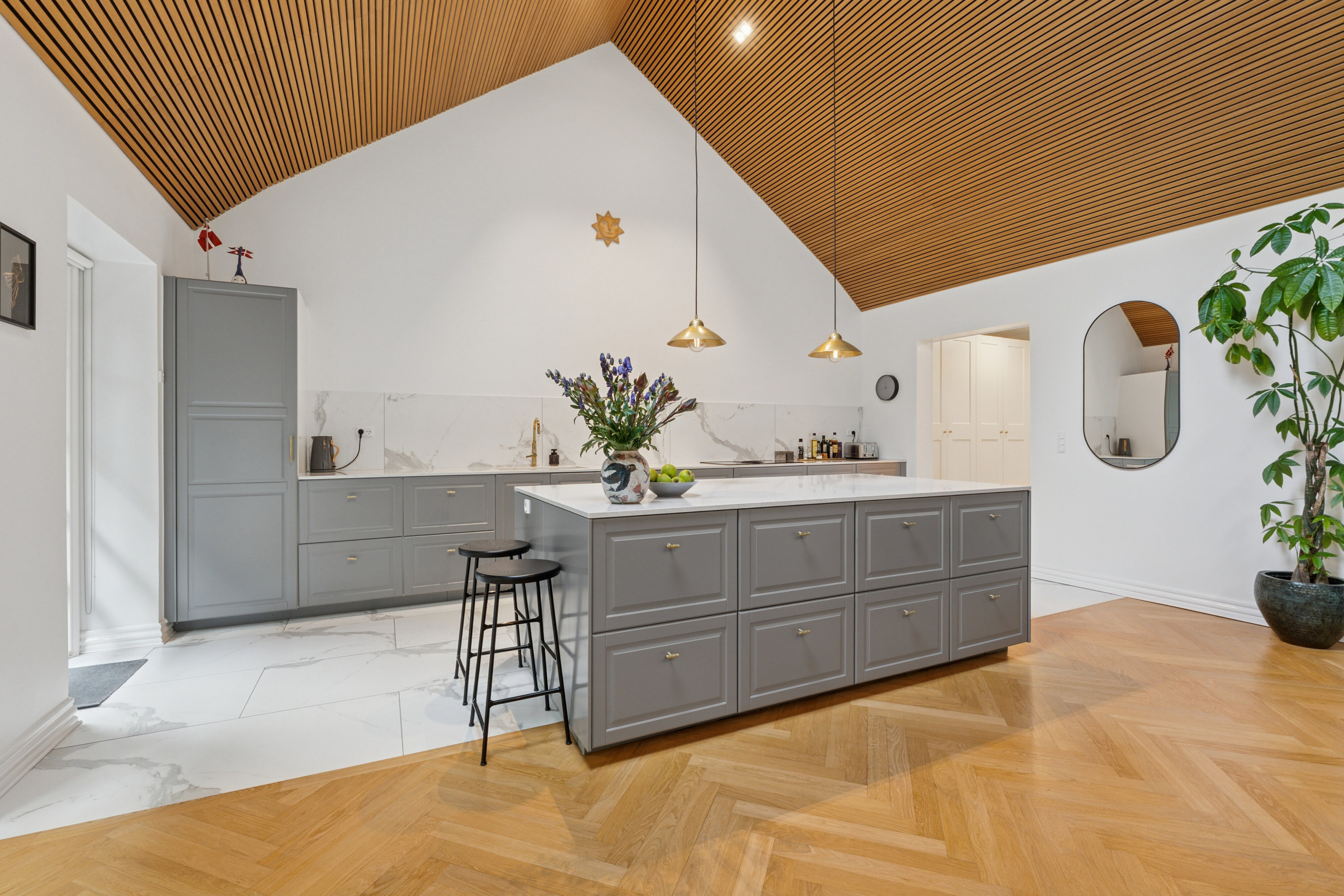 Fremhævet køkken billede i fuldskærmstilstand. Billede af Sophienberg Vænge 43, 2960 Rungsted Kyst