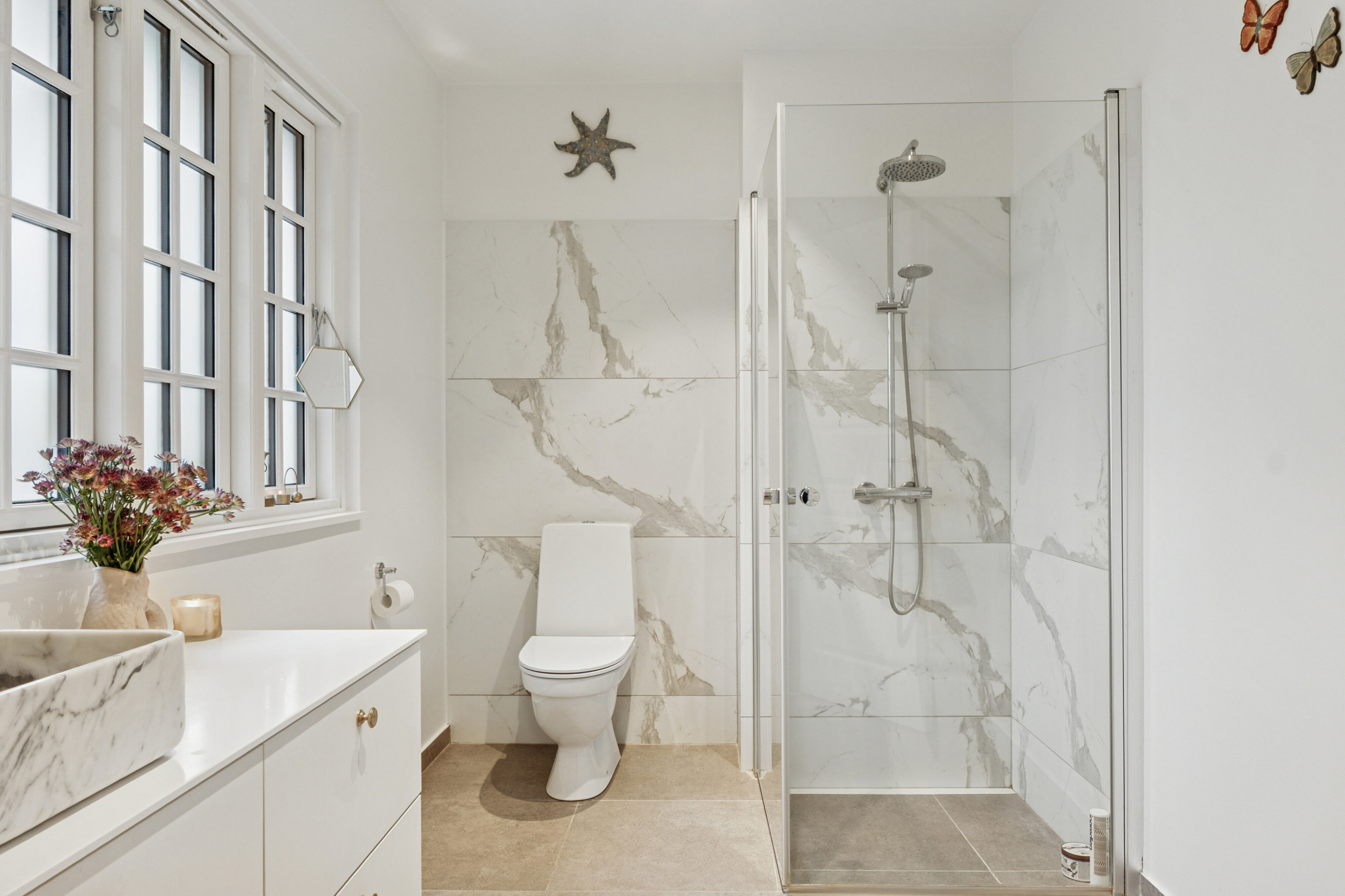 Fremhævet badeværelse billede i fuldskærmstilstand. Billede af Sophienberg Vænge 43, 2960 Rungsted Kyst