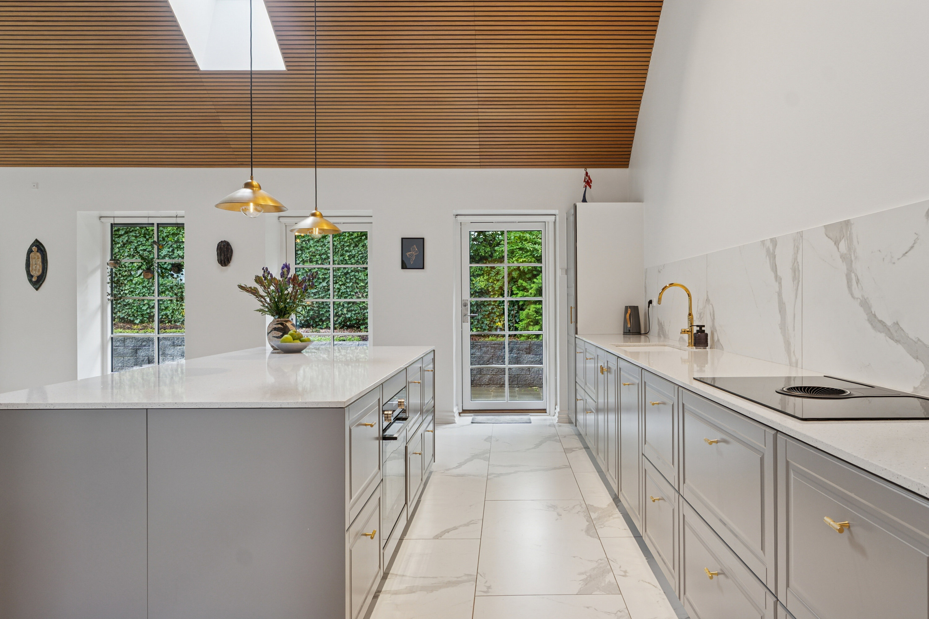 Fremhævet køkken billede i fuldskærmstilstand. Billede af Sophienberg Vænge 43, 2960 Rungsted Kyst