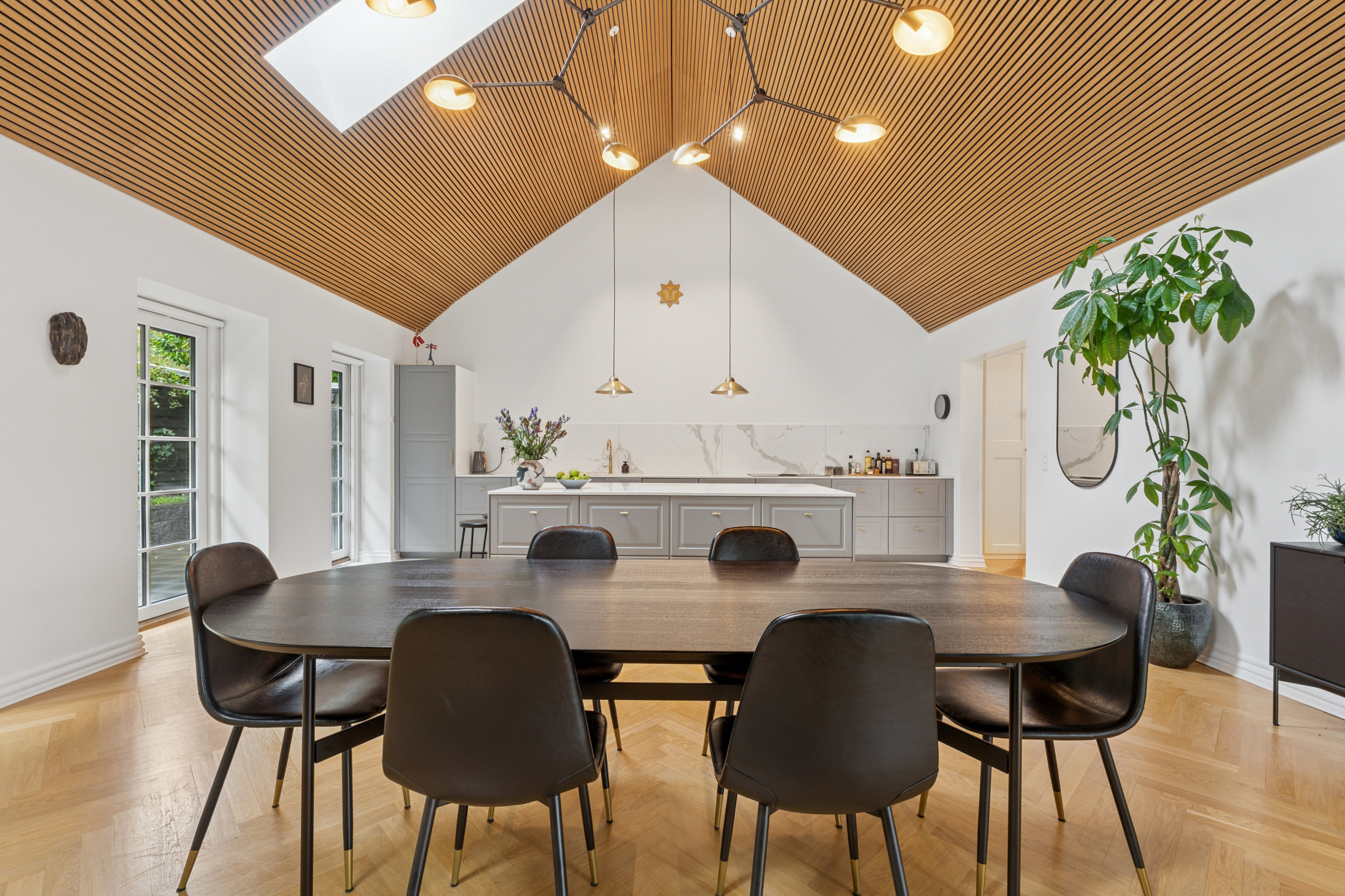 Miniaturebillede 1: spisestue. Billede af Sophienberg Vænge 43, 2960 Rungsted Kyst