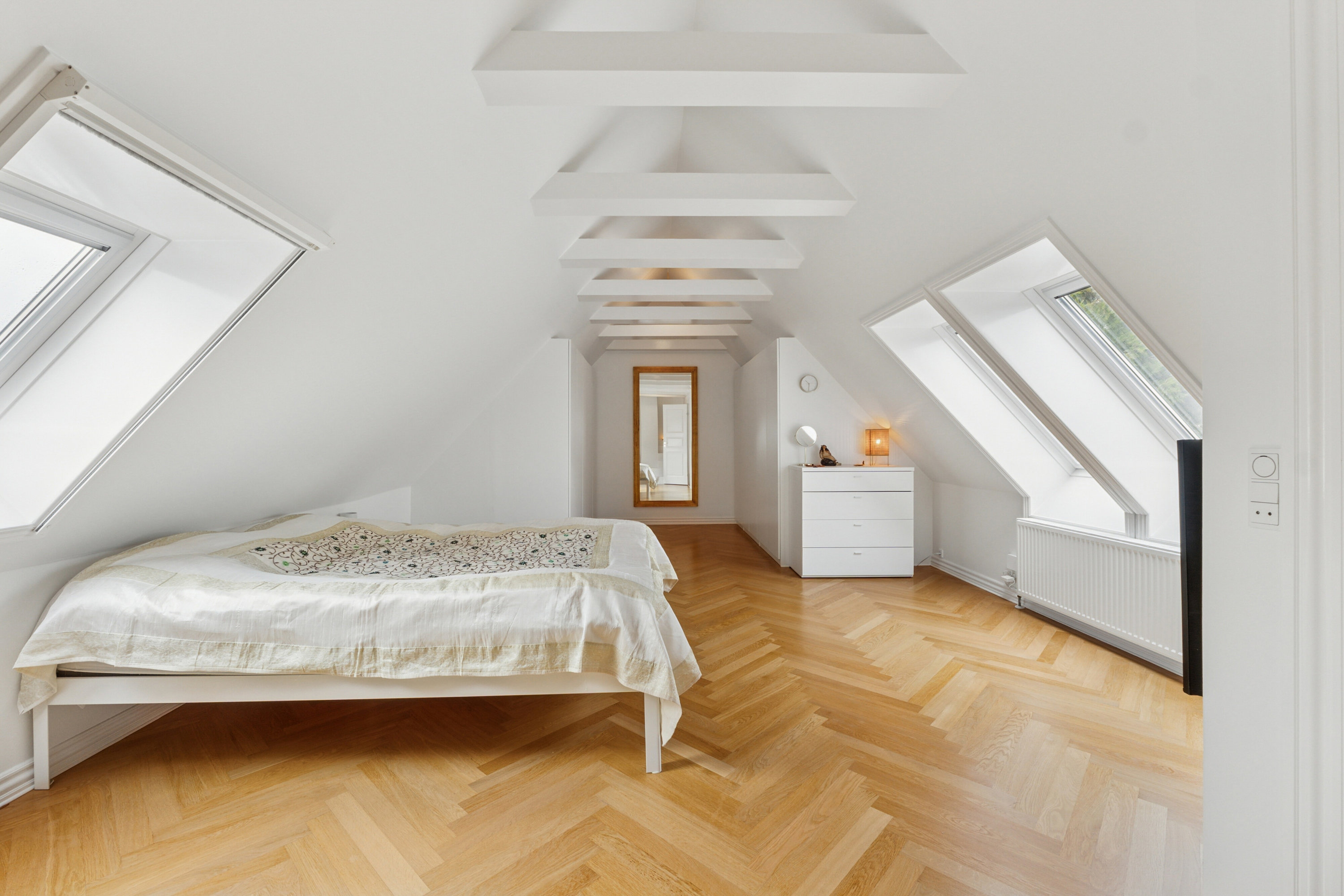 Fremhævet soveværelse billede i fuldskærmstilstand. Billede af Sophienberg Vænge 43, 2960 Rungsted Kyst