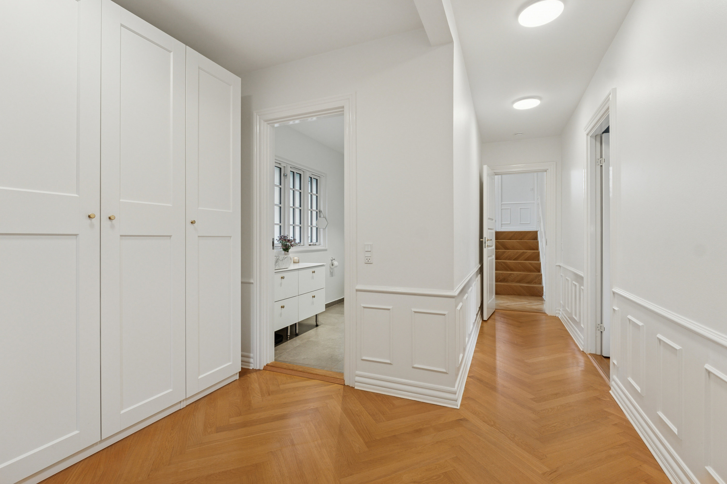 Fremhævet gang billede i fuldskærmstilstand. Billede af Sophienberg Vænge 43, 2960 Rungsted Kyst