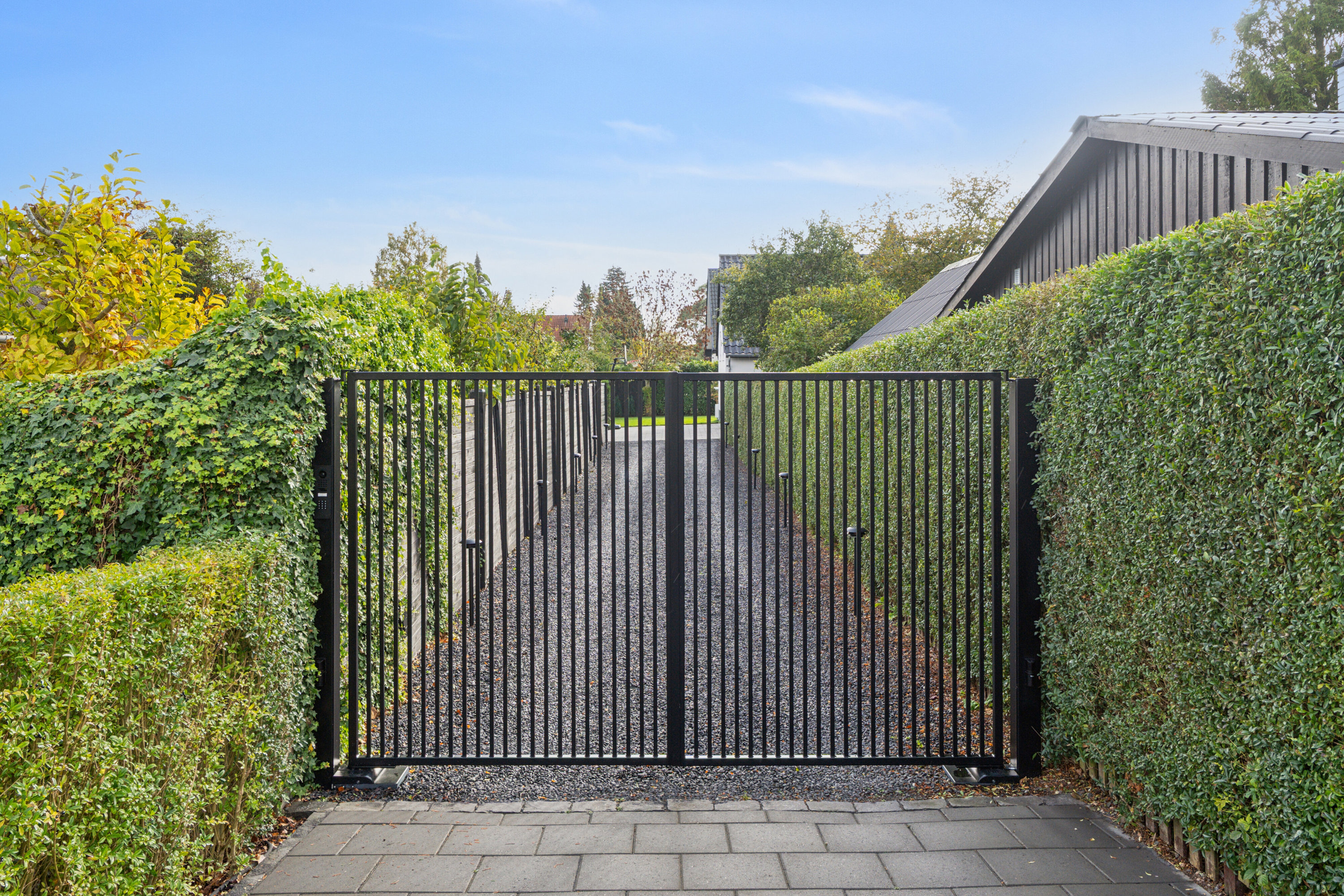 Fremhævet udendørs billede i fuldskærmstilstand. Billede af Sophienberg Vænge 43, 2960 Rungsted Kyst