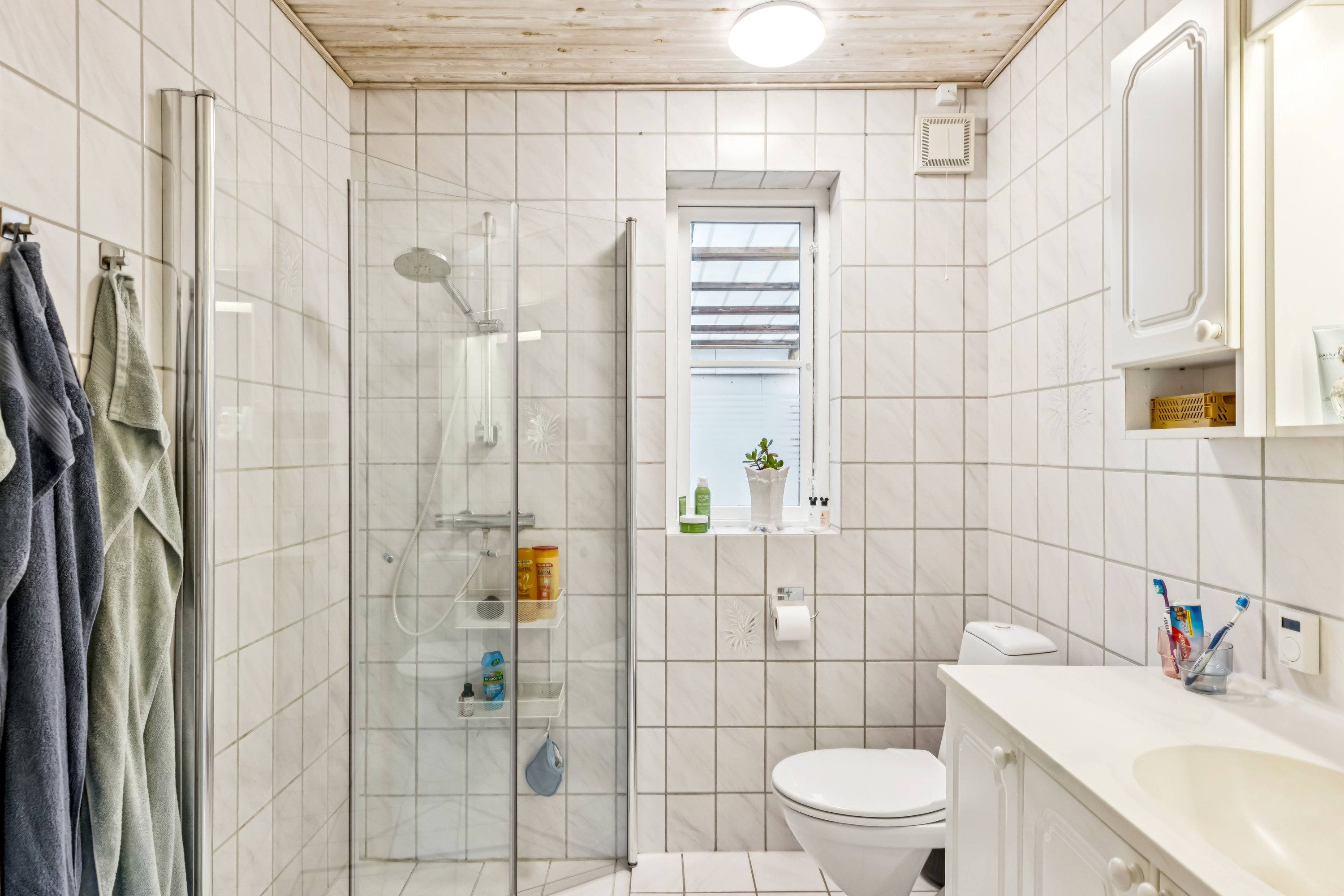 Fremhævet badeværelse billede i fuldskærmstilstand. Billede af Skolegade 22, Holbøl, 6340 Kruså