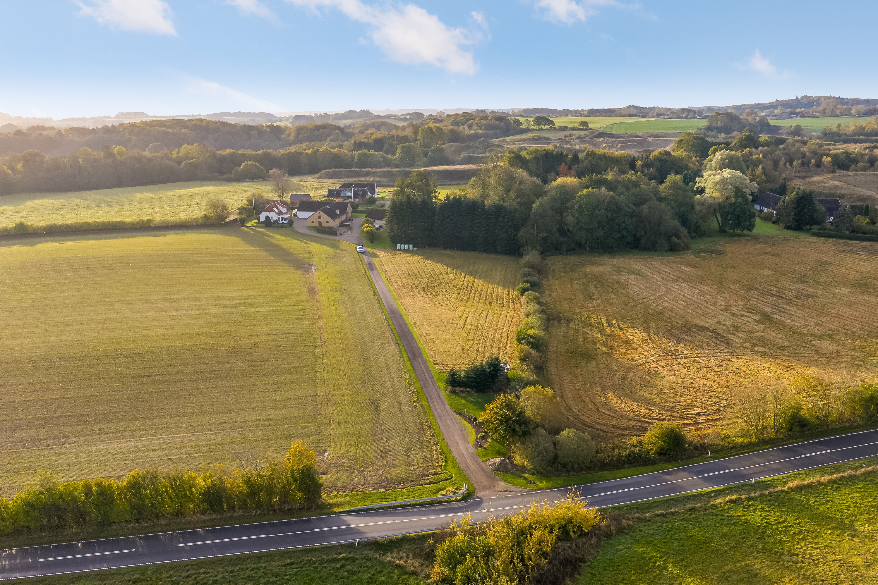 Fremhævet luftfoto billede i fuldskærmstilstand. Billede af Odensevej 24, Skallebjerg, 5683 Haarby