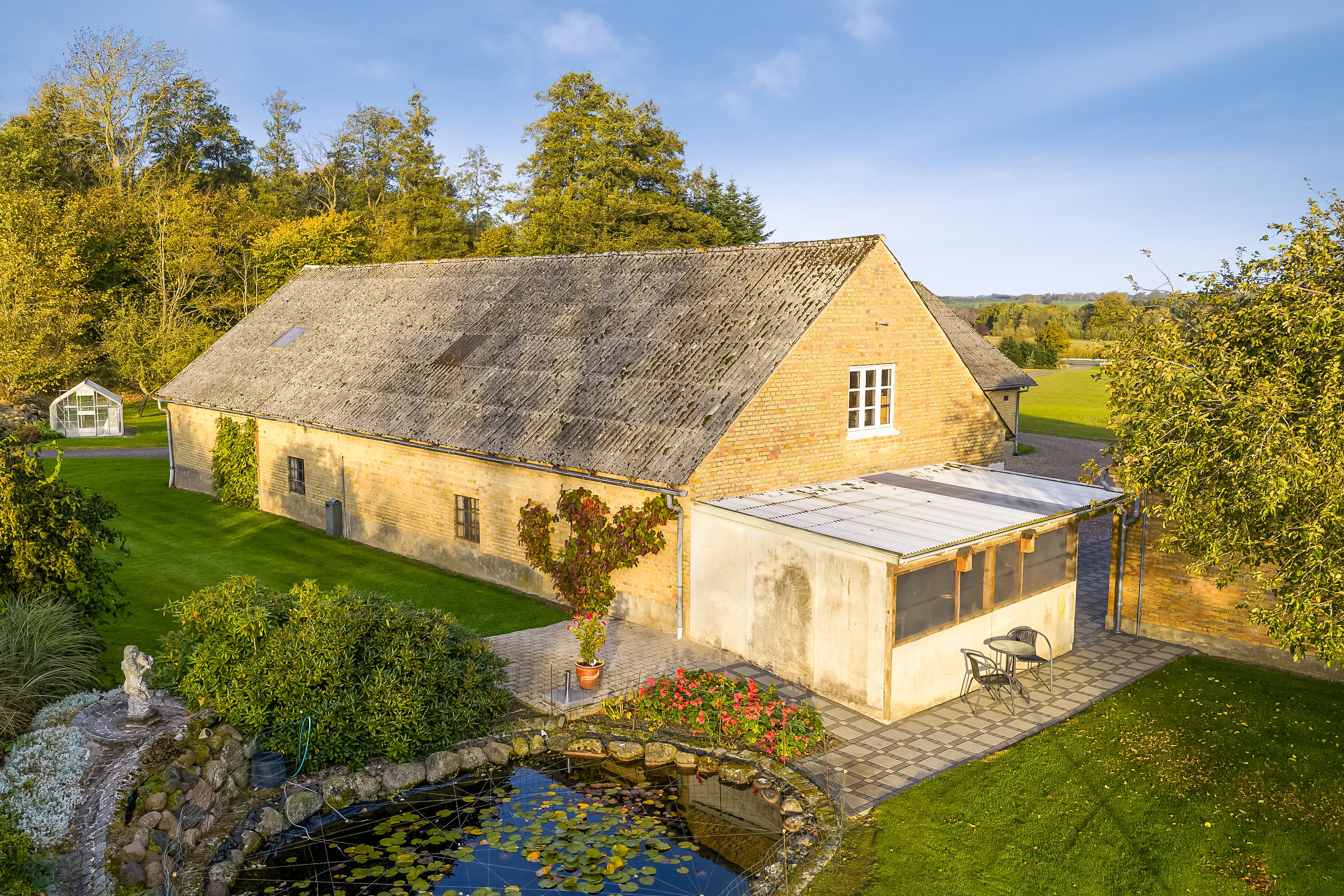 Fremhævet luftfoto billede i fuldskærmstilstand. Billede af Odensevej 24, Skallebjerg, 5683 Haarby