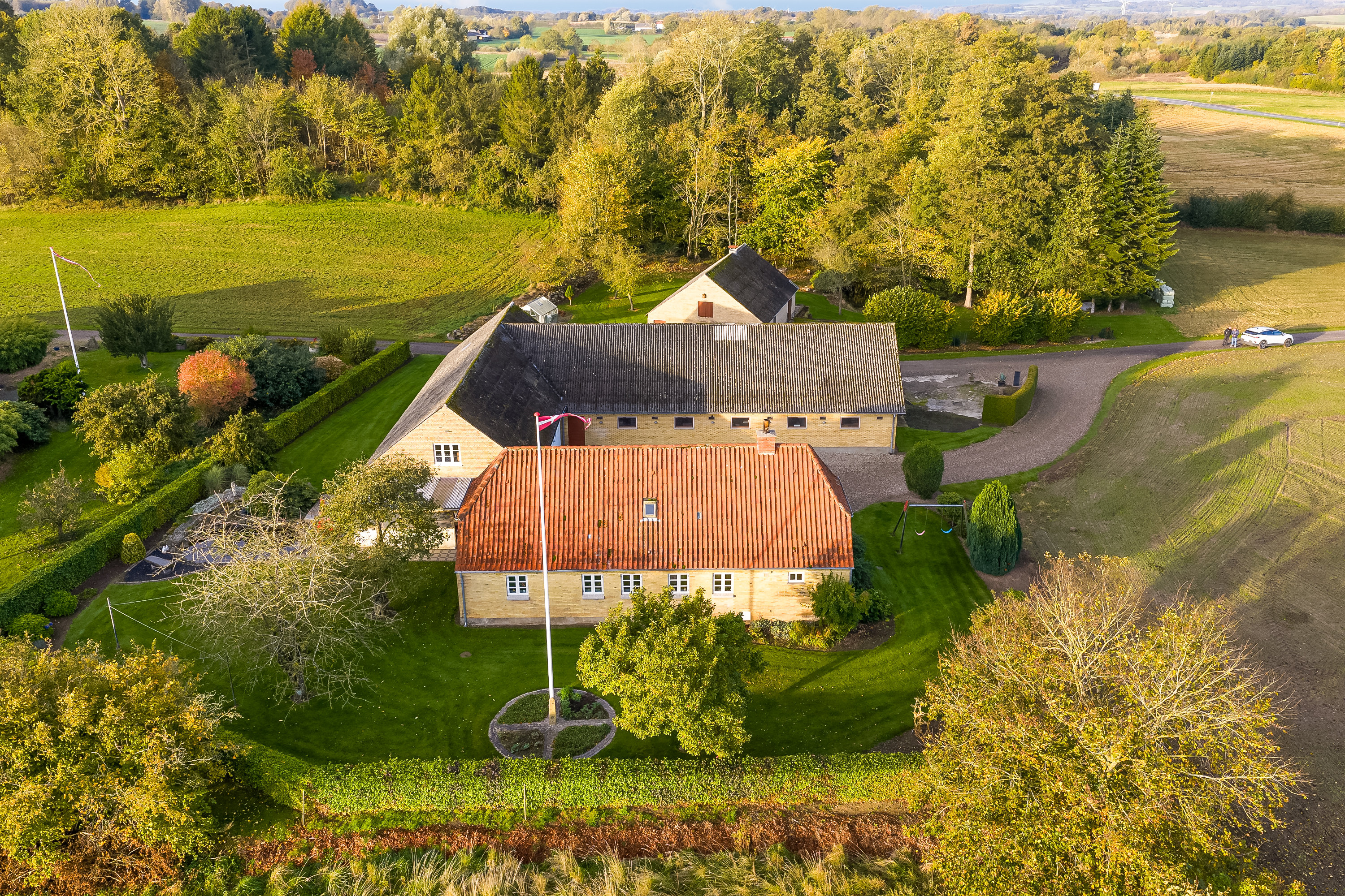 Fremhævet luftfoto billede i fuldskærmstilstand. Billede af Odensevej 24, Skallebjerg, 5683 Haarby