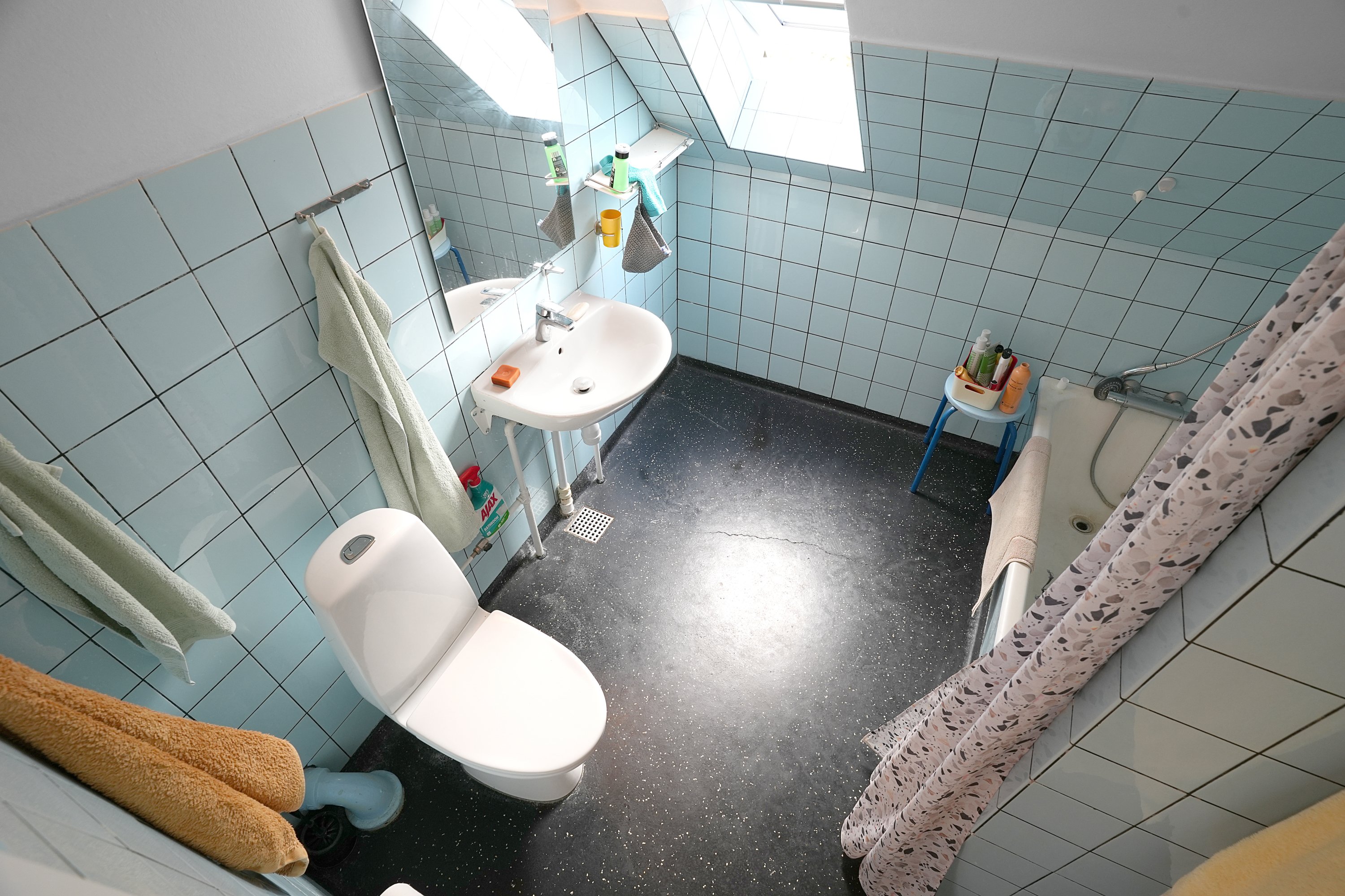 Fremhævet badeværelse billede i fuldskærmstilstand. Billede af Usserød Kongevej 40A, 2970 Hørsholm