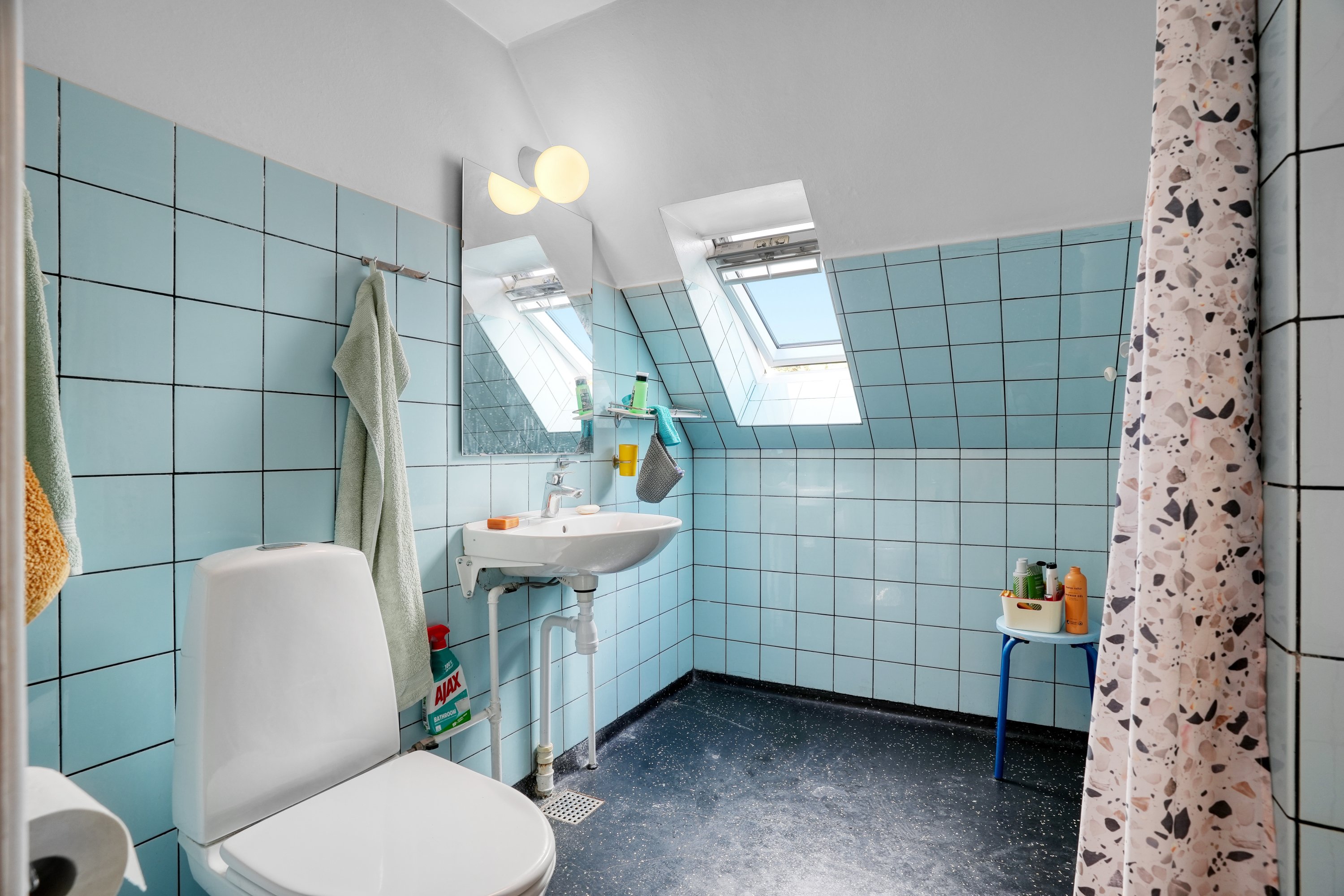 Fremhævet badeværelse billede i fuldskærmstilstand. Billede af Usserød Kongevej 40A, 2970 Hørsholm