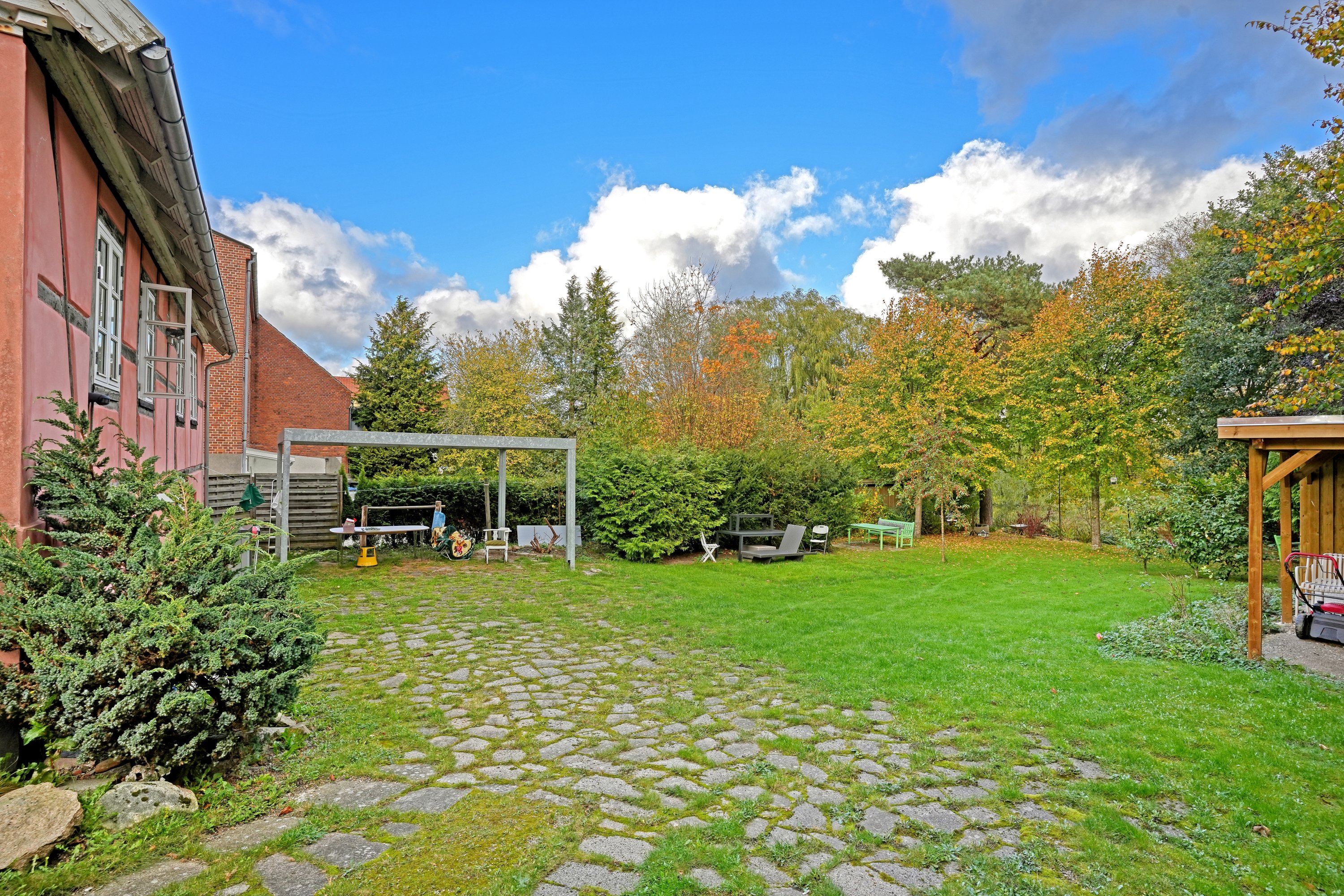 Fremhævet have billede i fuldskærmstilstand. Billede af Usserød Kongevej 40A, 2970 Hørsholm