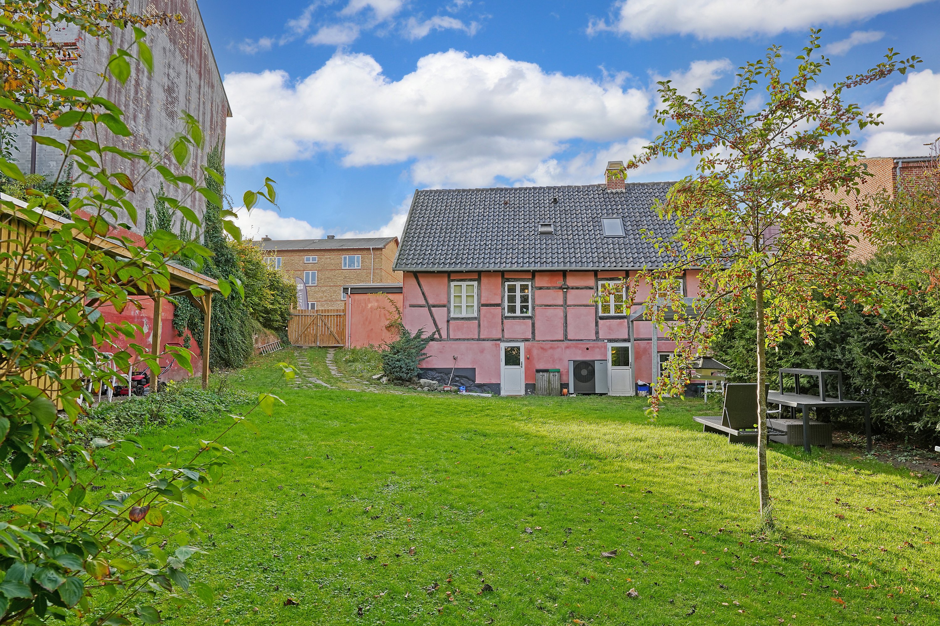 Fremhævet have billede i fuldskærmstilstand. Billede af Usserød Kongevej 40A, 2970 Hørsholm