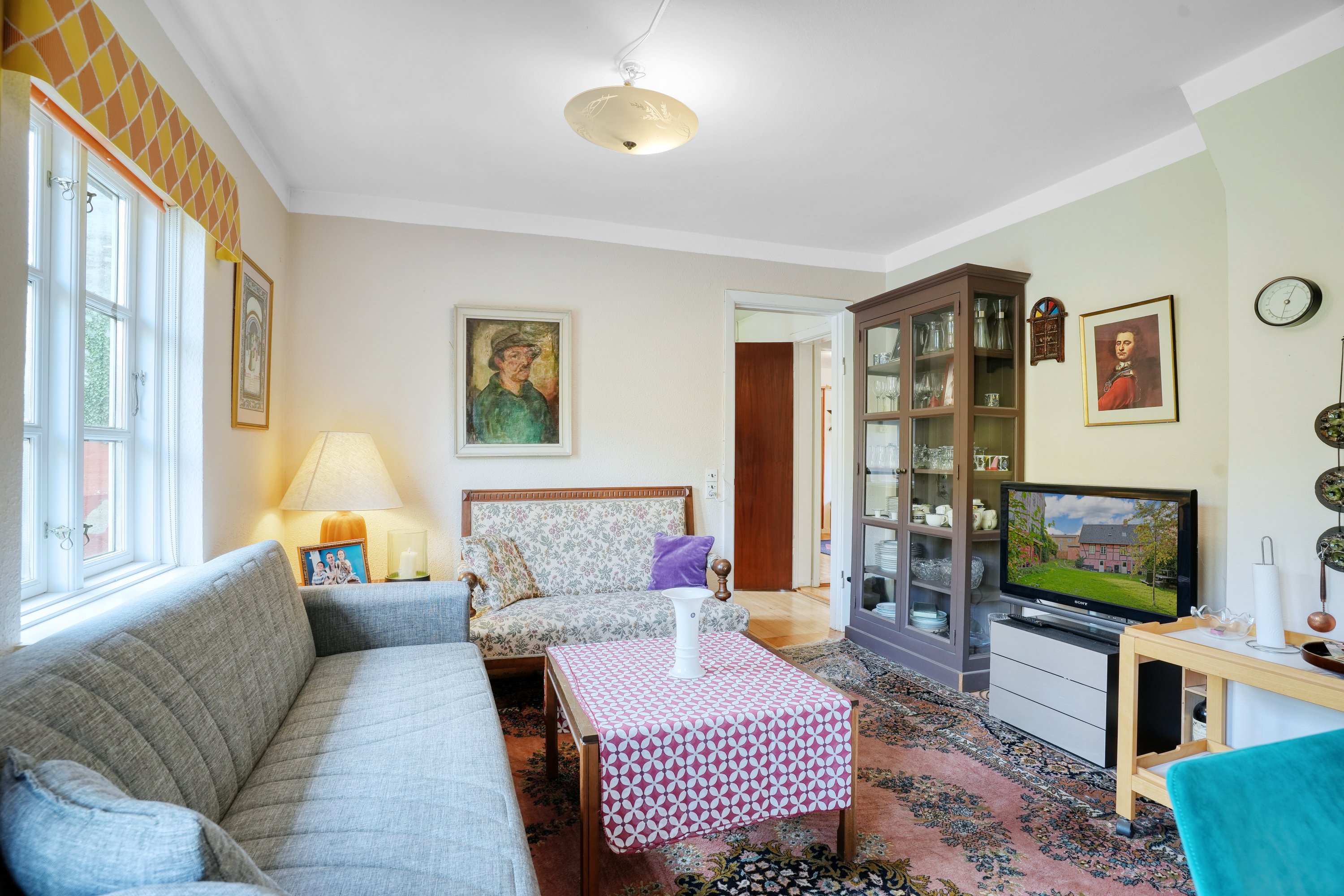 Fremhævet stue billede i fuldskærmstilstand. Billede af Usserød Kongevej 40A, 2970 Hørsholm