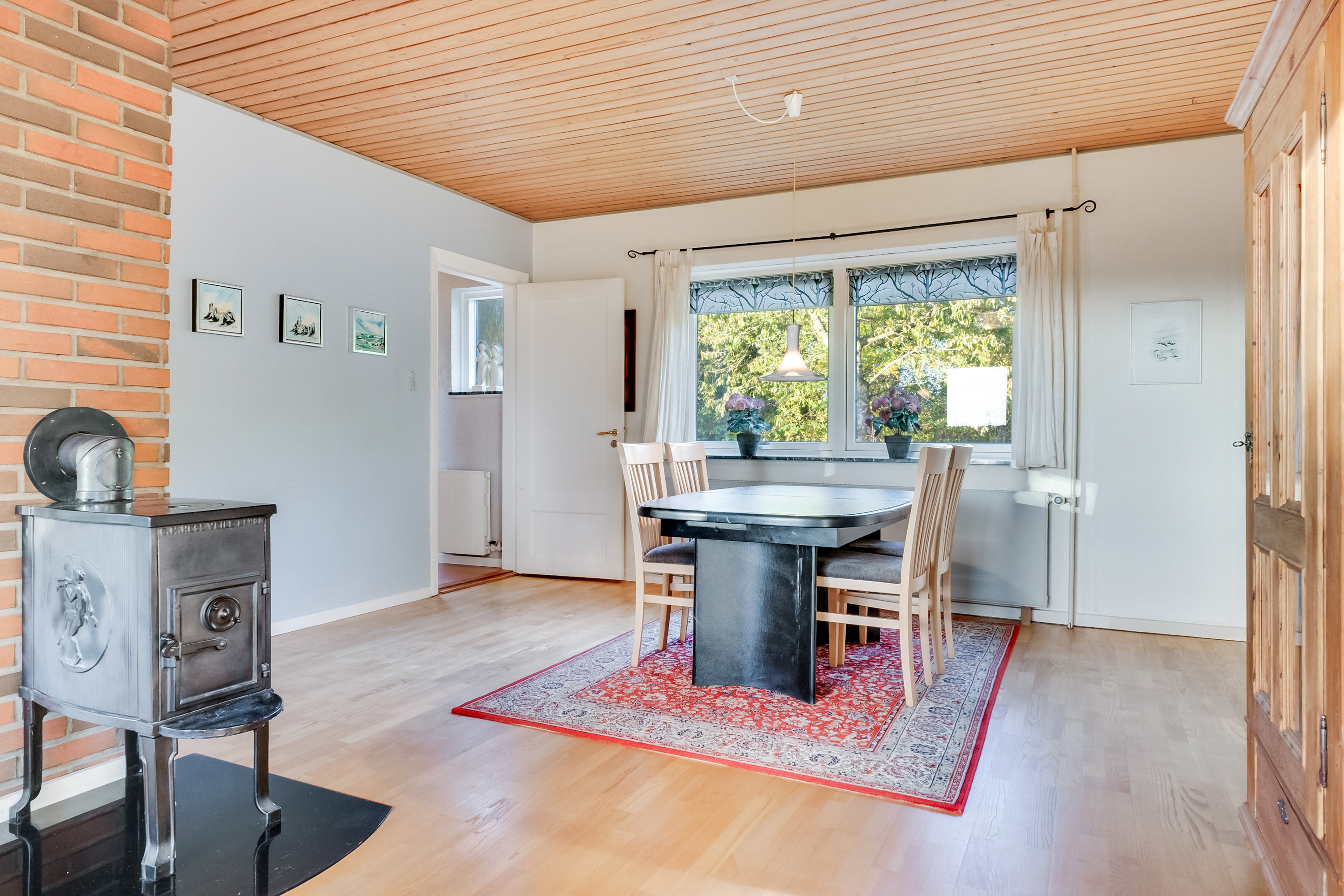 Fremhævet stue billede i fuldskærmstilstand. Billede af Hasseriisvej 16, Kauslunde, 5500 Middelfart