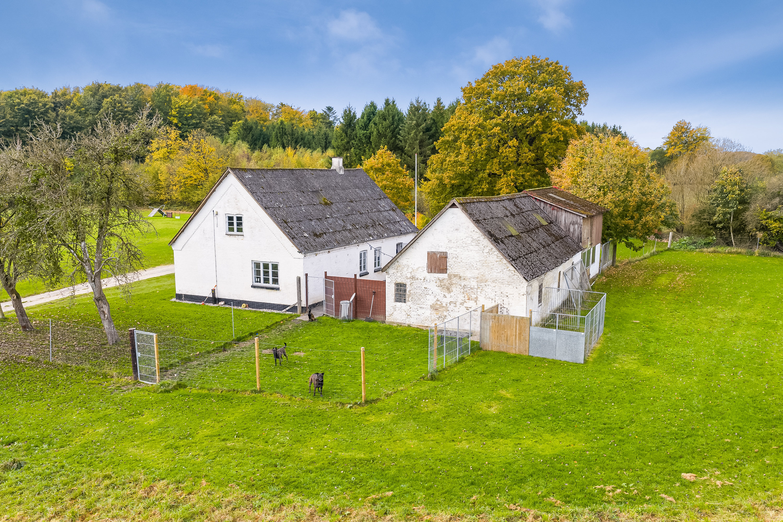 Fremhævet luftfoto billede i fuldskærmstilstand. Billede af Fladbjergvej 15, Ravnebjerg, 5250 Odense SV