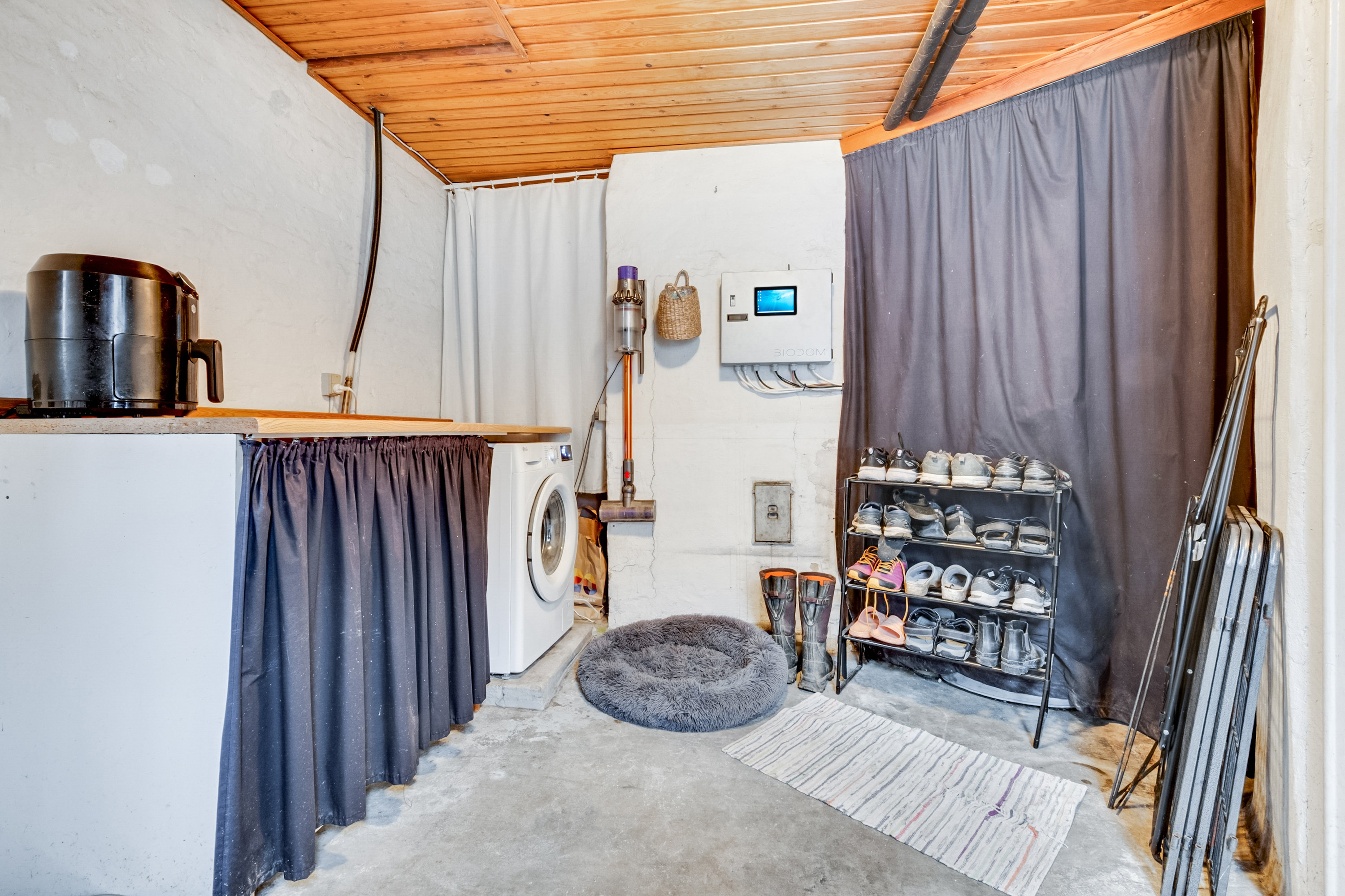 Fremhævet baggang billede i fuldskærmstilstand. Billede af Fladbjergvej 15, Ravnebjerg, 5250 Odense SV