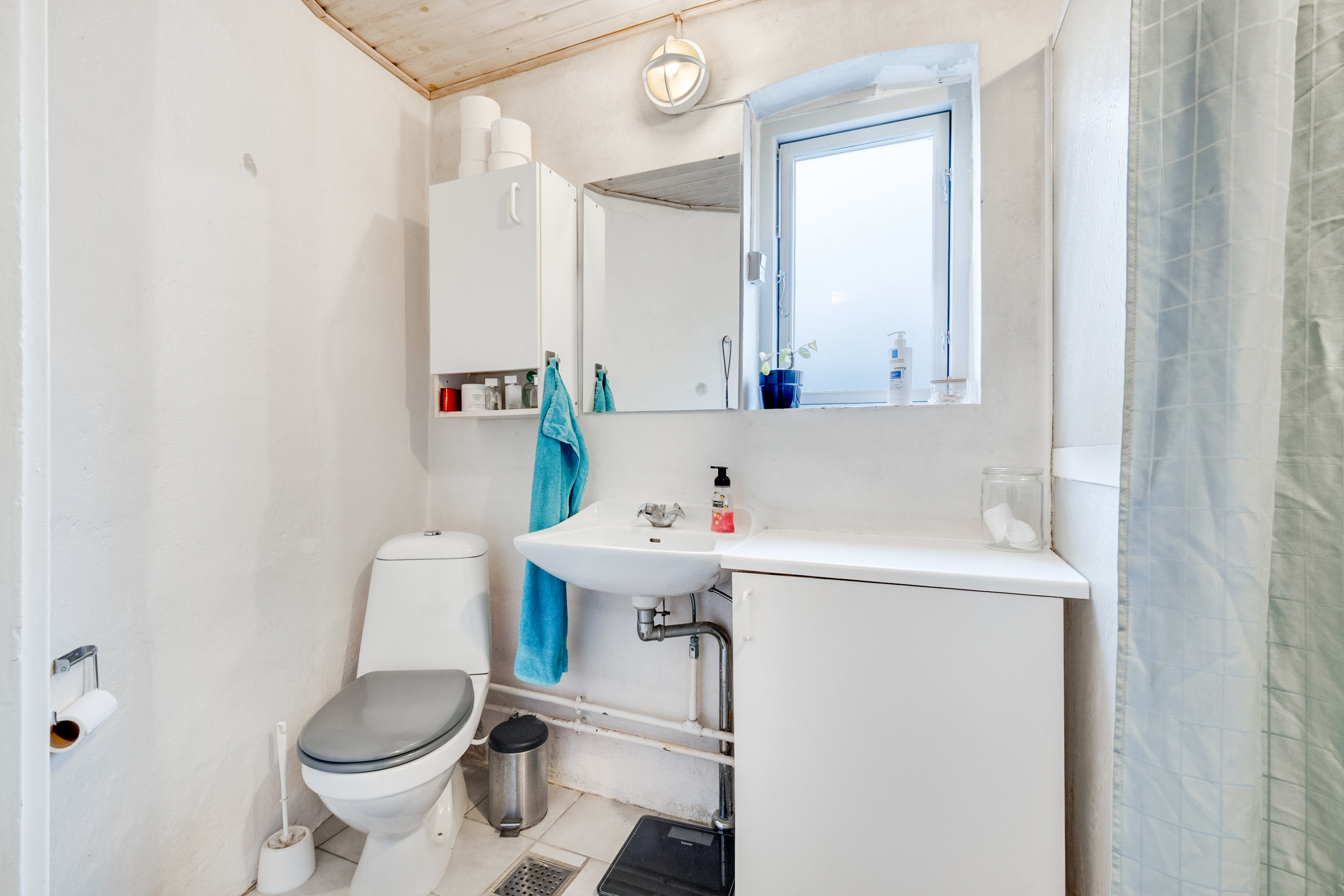 Fremhævet badeværelse billede i fuldskærmstilstand. Billede af Fladbjergvej 15, Ravnebjerg, 5250 Odense SV