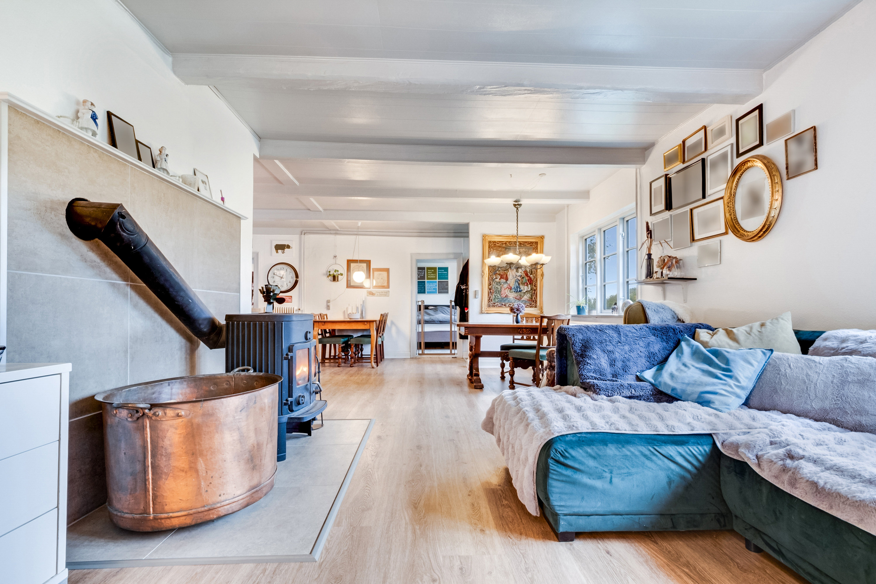 Fremhævet stue billede i fuldskærmstilstand. Billede af Fladbjergvej 15, Ravnebjerg, 5250 Odense SV