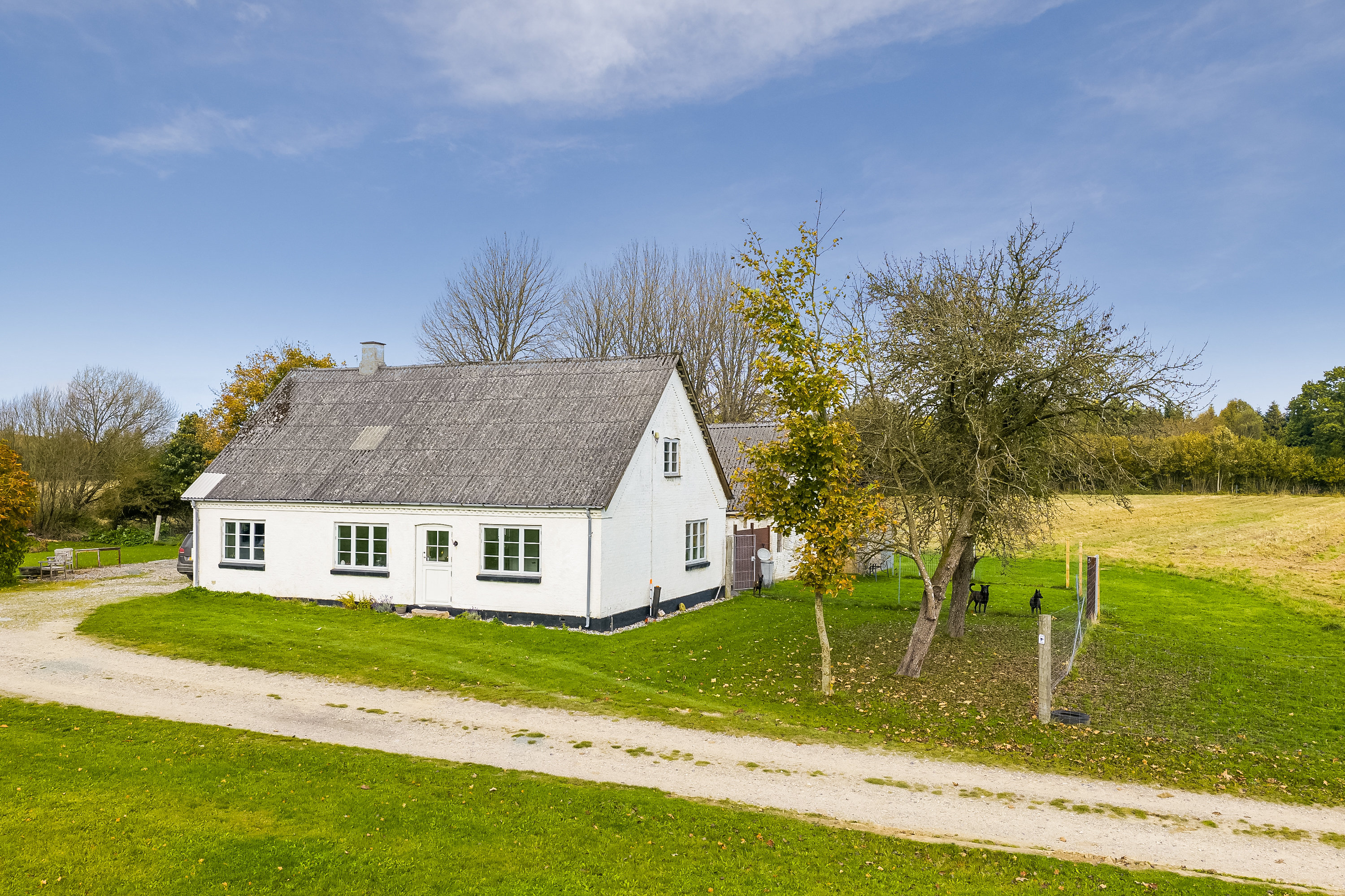 Fremhævet facade billede i fuldskærmstilstand. Billede af Fladbjergvej 15, Ravnebjerg, 5250 Odense SV