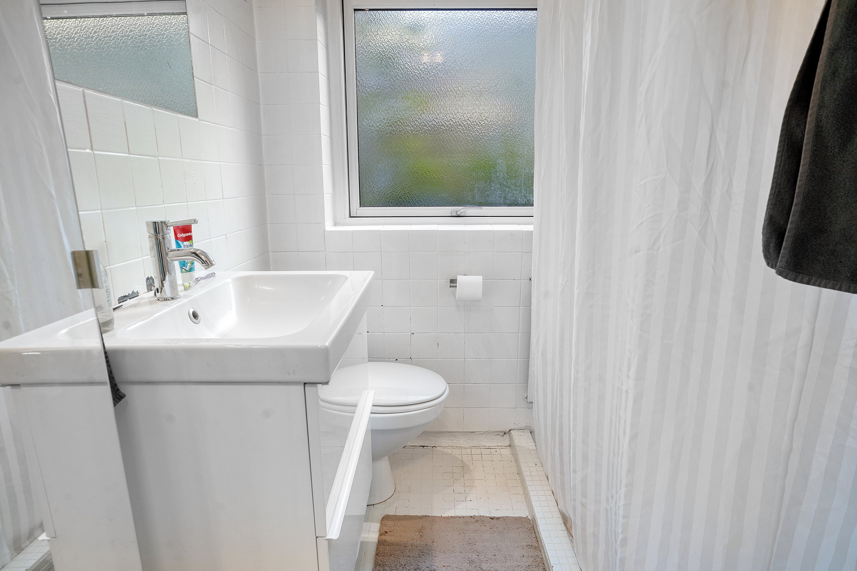 Fremhævet badeværelse billede i fuldskærmstilstand. Billede af Fyrrebakken 7, 3400 Hillerød