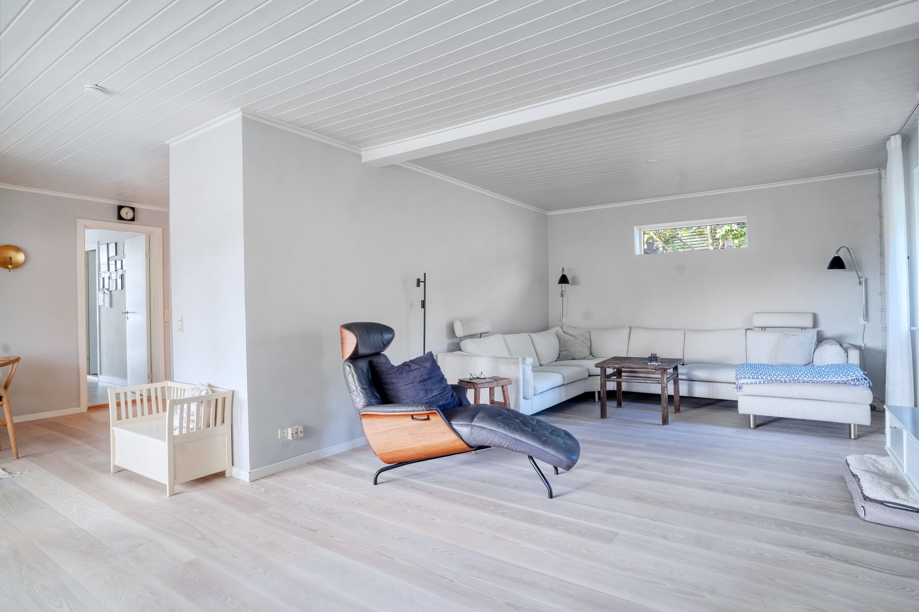 Fremhævet stue billede i fuldskærmstilstand. Billede af Fyrrebakken 7, 3400 Hillerød