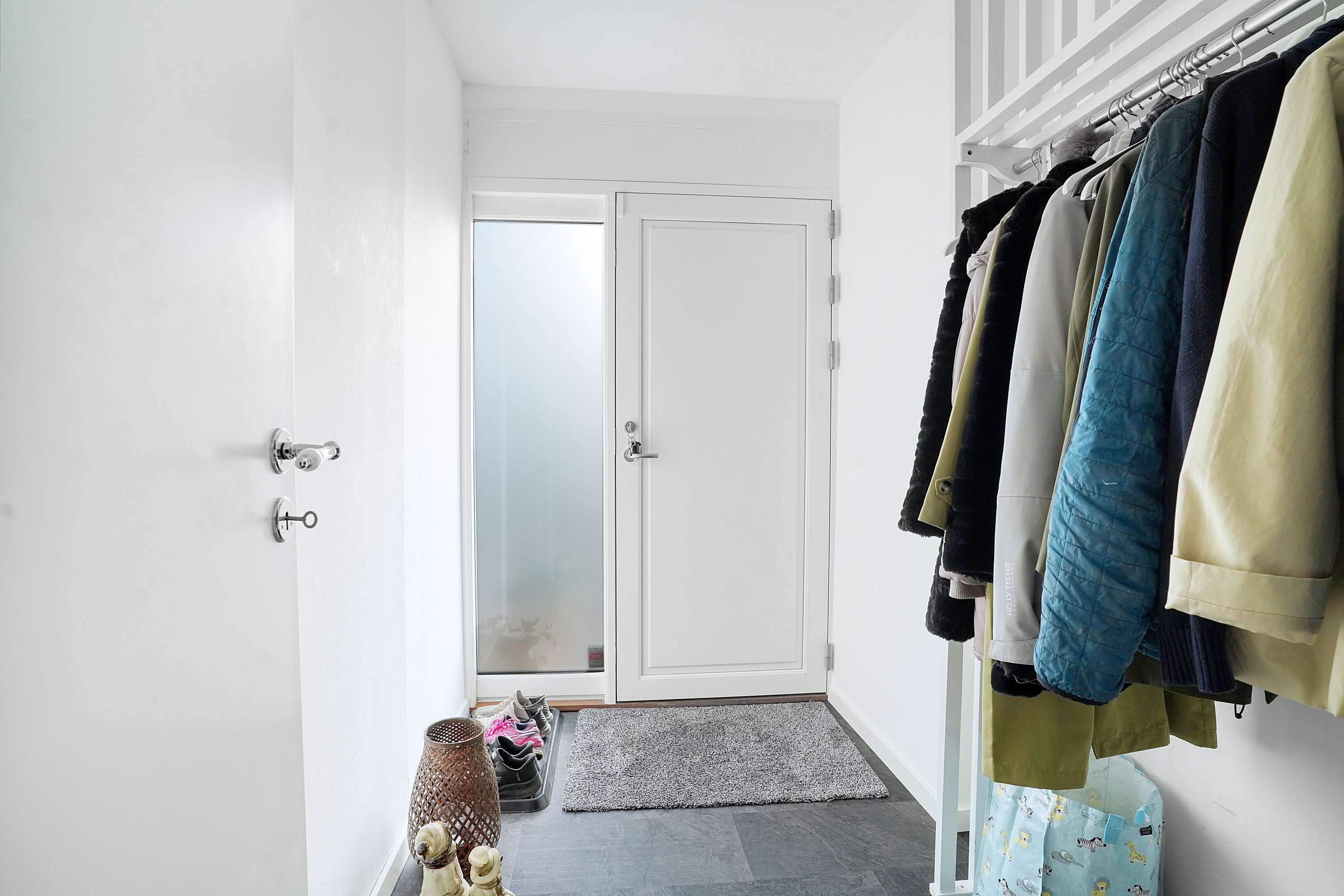 Fremhævet entré billede i fuldskærmstilstand. Billede af Fyrrebakken 7, 3400 Hillerød